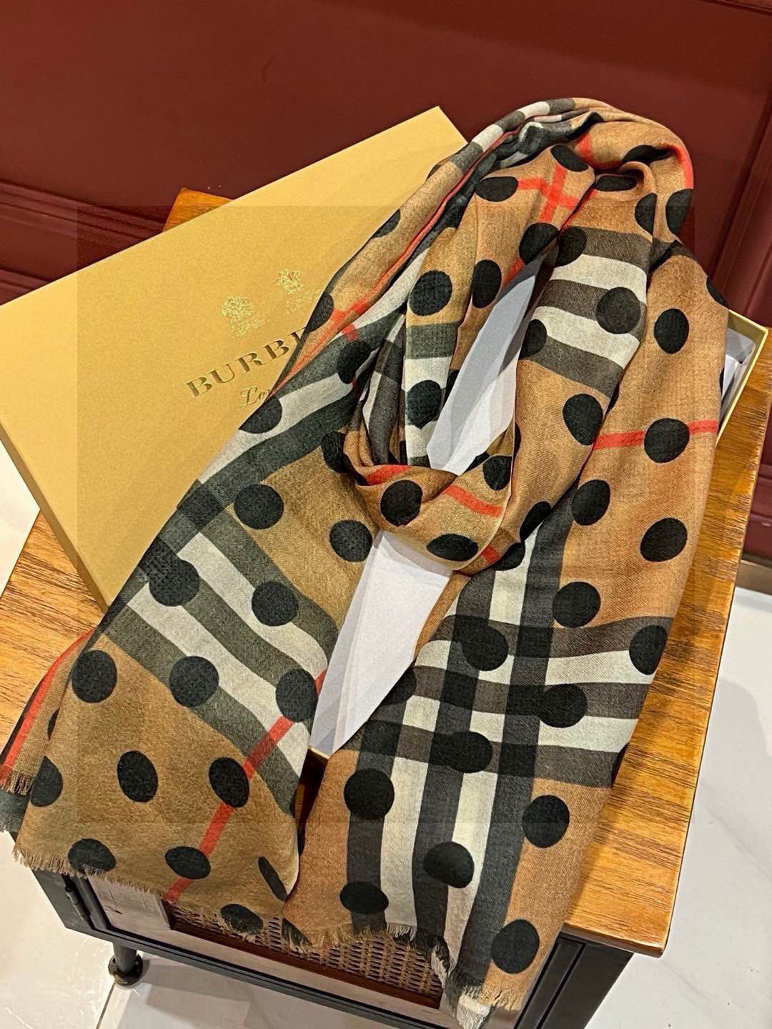  巴宝莉 官网最最新款 💟 度假及日常都非常好搭配的款😍订单私流   一看到就想去度假‼️平时穿搭也非常