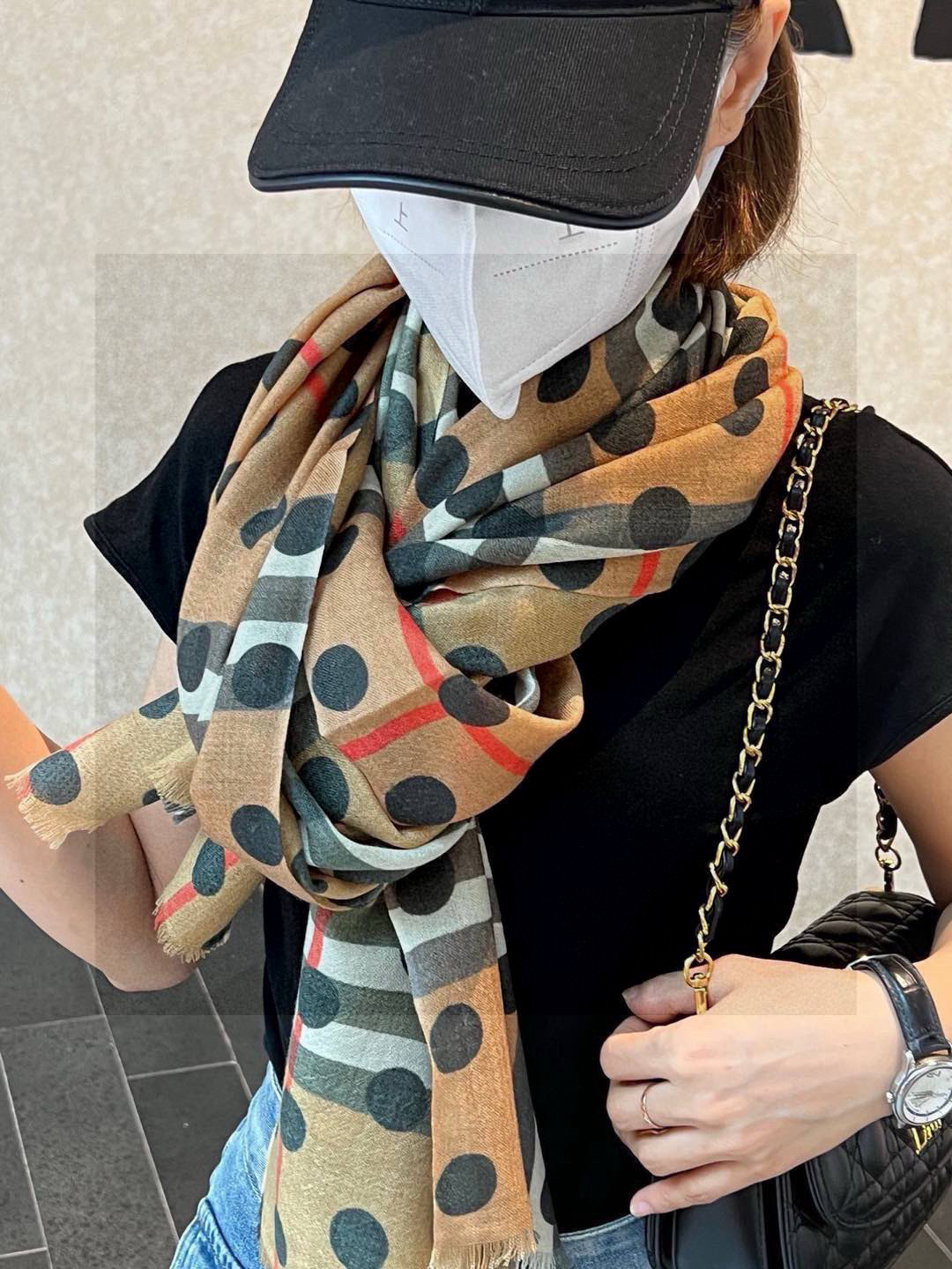  巴宝莉 官网最最新款 💟 度假及日常都非常好搭配的款😍订单私流   一看到就想去度假‼️平时穿搭也非常