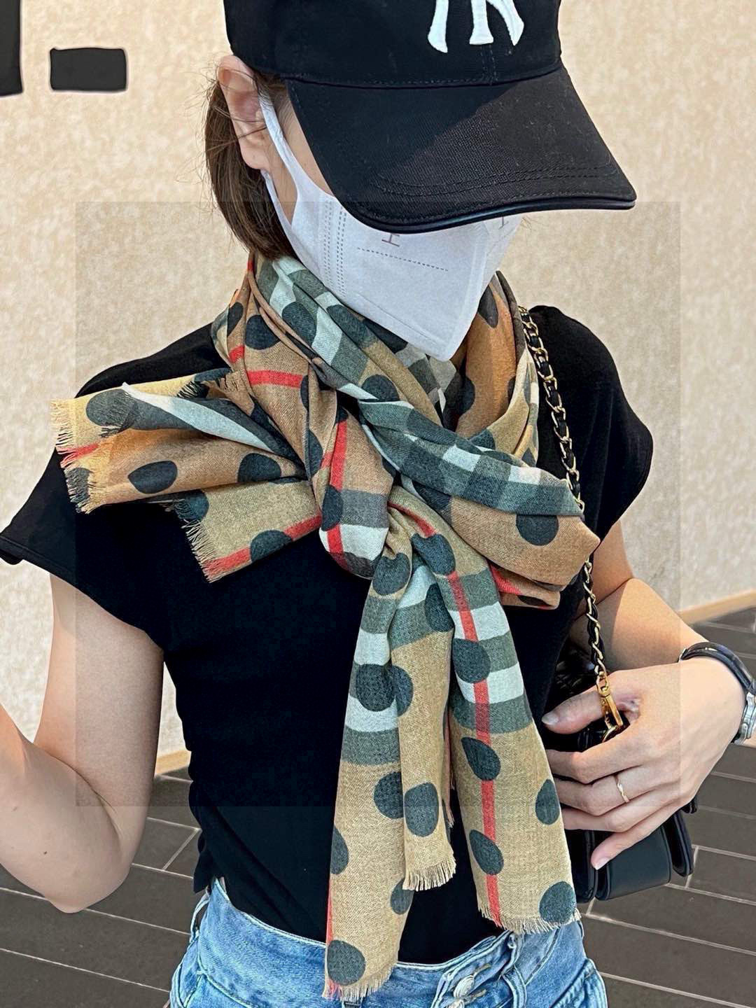  巴宝莉 官网最最新款 💟 度假及日常都非常好搭配的款😍订单私流   一看到就想去度假‼️平时穿搭也非常