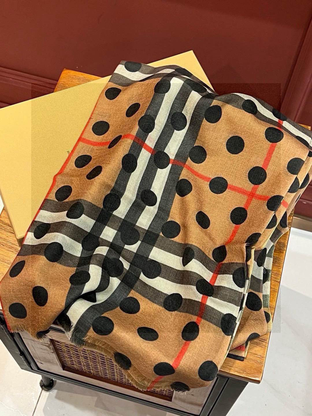  巴宝莉 官网最最新款 💟 度假及日常都非常好搭配的款😍订单私流   一看到就想去度假‼️平时穿搭也非常