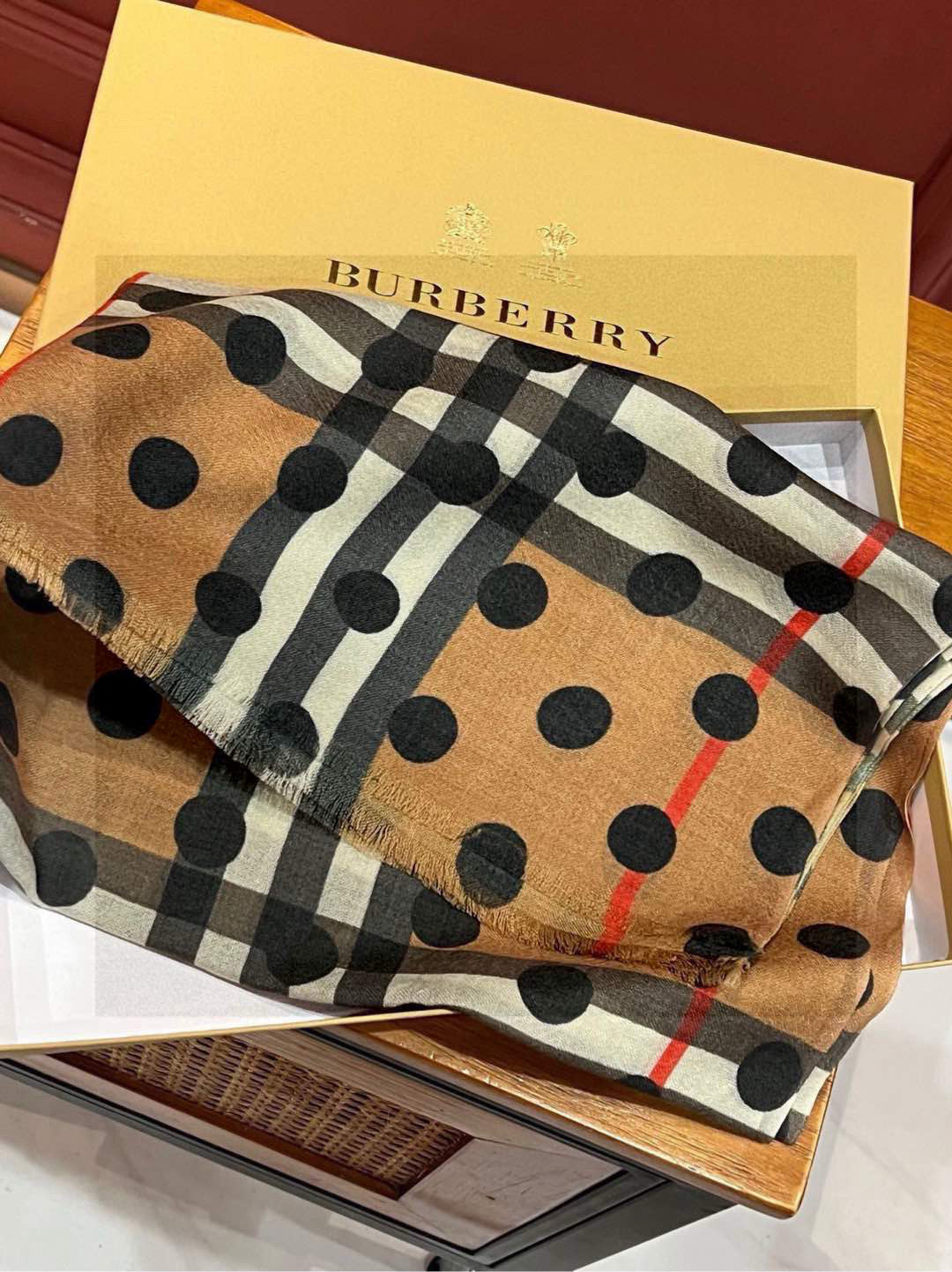  巴宝莉 官网最最新款 💟 度假及日常都非常好搭配的款😍订单私流   一看到就想去度假‼️平时穿搭也非常