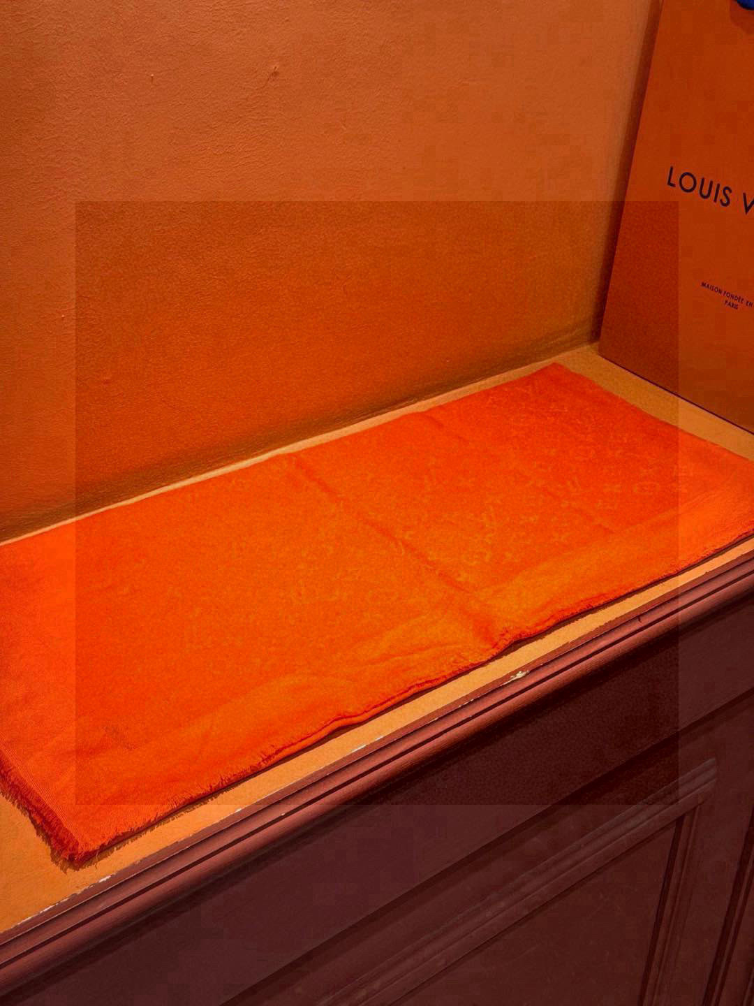  LV 提花真丝羊绒款，最高级的原单尾货，这才是硬货❗️不负众望，终于等到了你们心念念的LV专柜爆炸款新