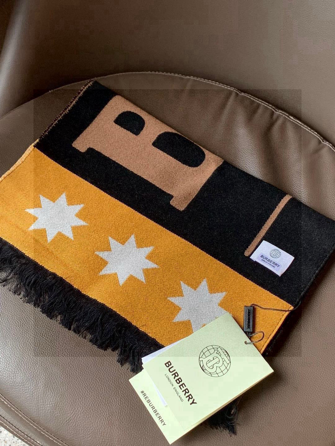  【柜姐实拍】揭秘这款为何能出道既是巅峰！
这么好看的风格谁能拒绝！丝毛质地！最经典的斜纹织造工艺！垂坠