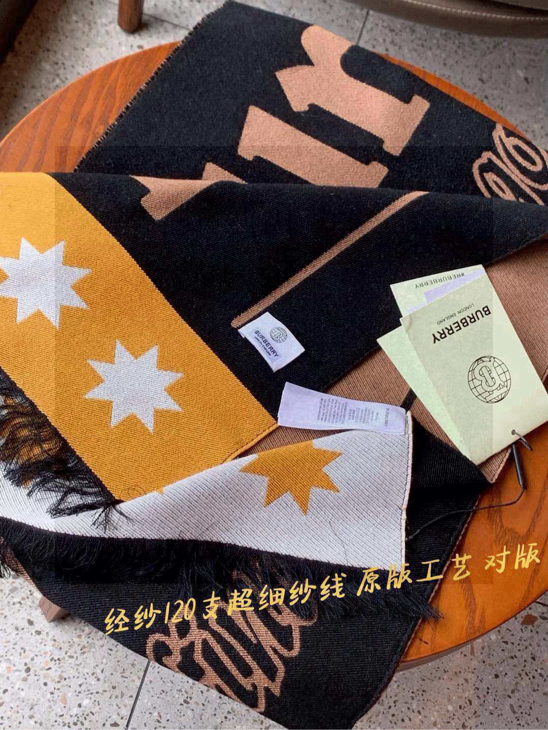  【柜姐实拍】揭秘这款为何能出道既是巅峰！
这么好看的风格谁能拒绝！丝毛质地！最经典的斜纹织造工艺！垂坠