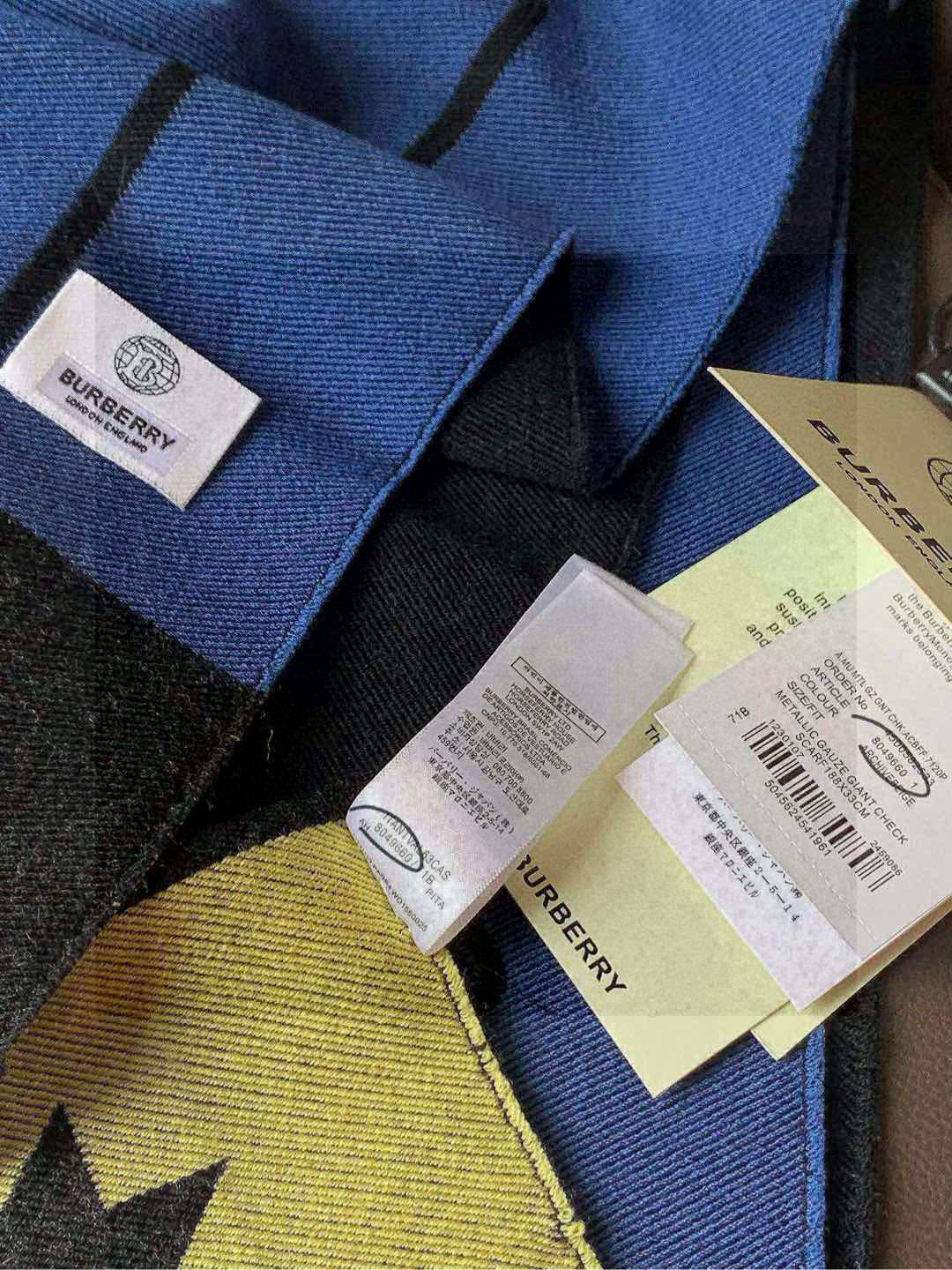  【柜姐实拍】揭秘这款为何能出道既是巅峰！
这么好看的风格谁能拒绝！丝毛质地！最经典的斜纹织造工艺！垂坠