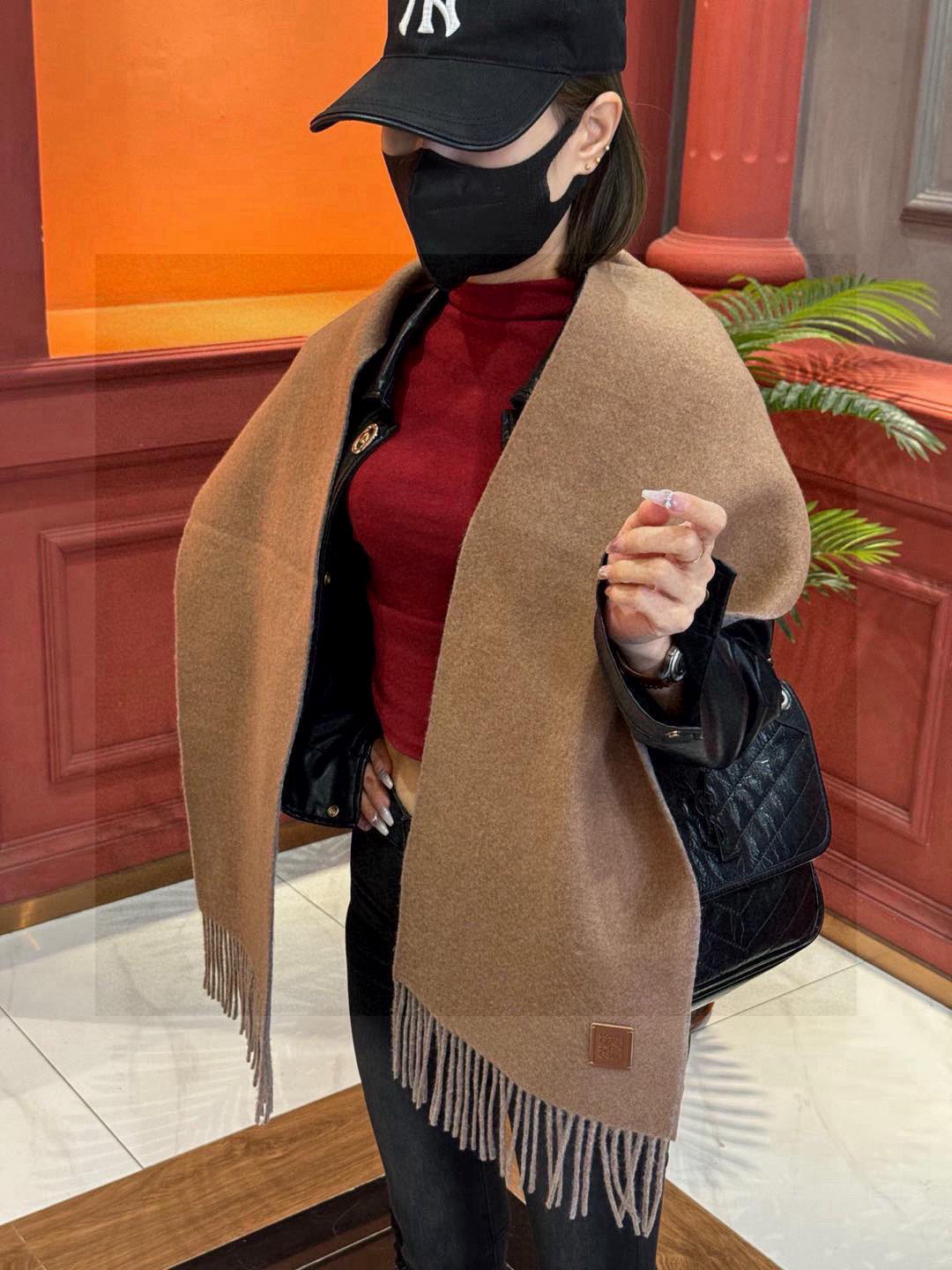  ✨✨太美了😍罗意威 情侣款 美到要尖叫😱专柜最新款🎊英伦欧美范儿 又是一款即时尚又实用的大围巾&长巾，