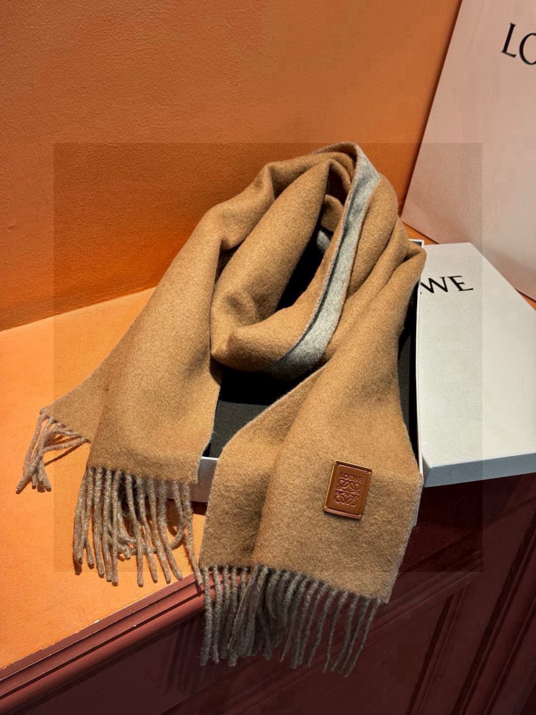  ✨✨太美了😍罗意威 情侣款 美到要尖叫😱专柜最新款🎊英伦欧美范儿 又是一款即时尚又实用的大围巾&长巾，