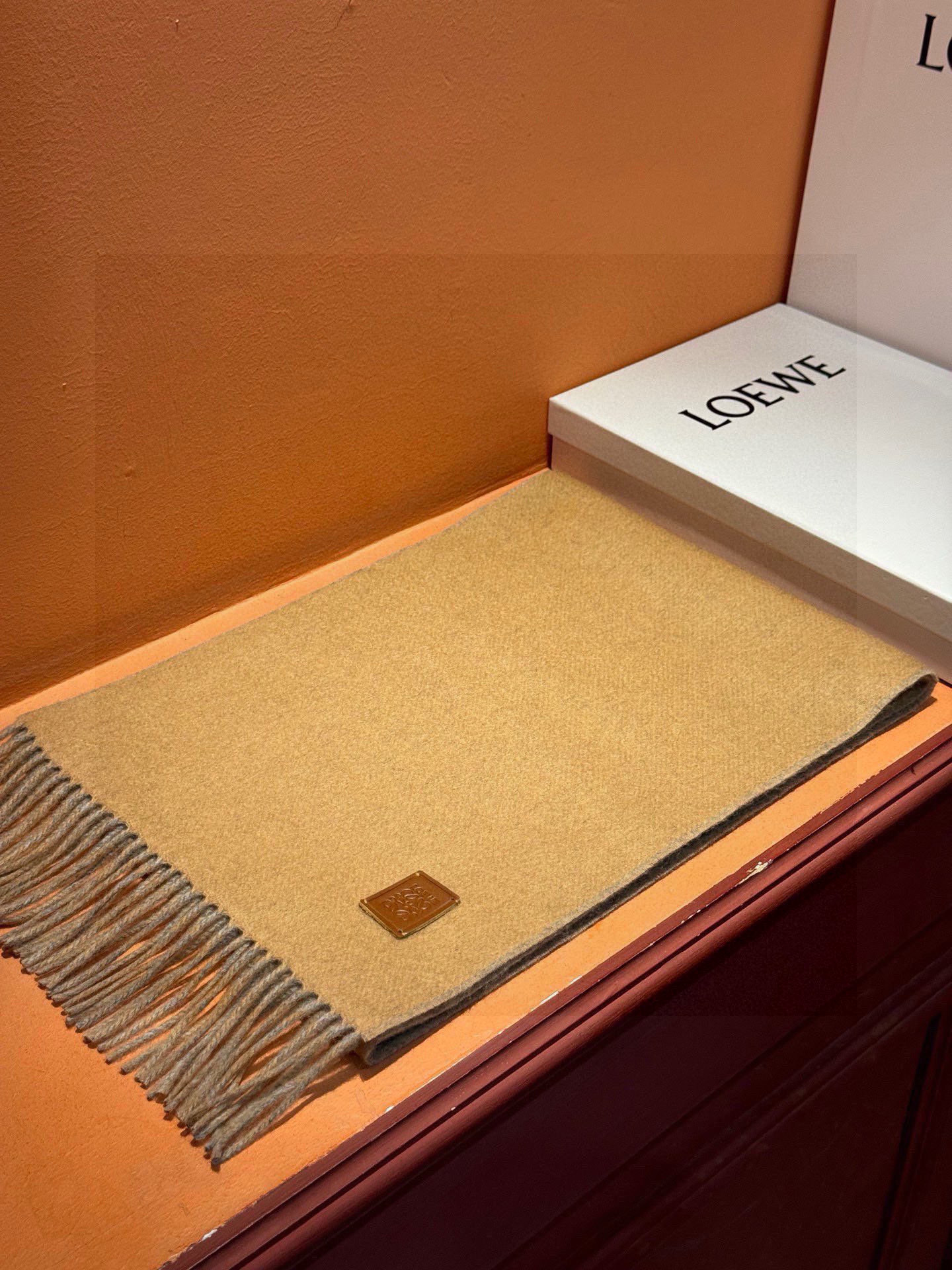  ✨✨太美了😍罗意威 情侣款 美到要尖叫😱专柜最新款🎊英伦欧美范儿 又是一款即时尚又实用的大围巾&长巾，