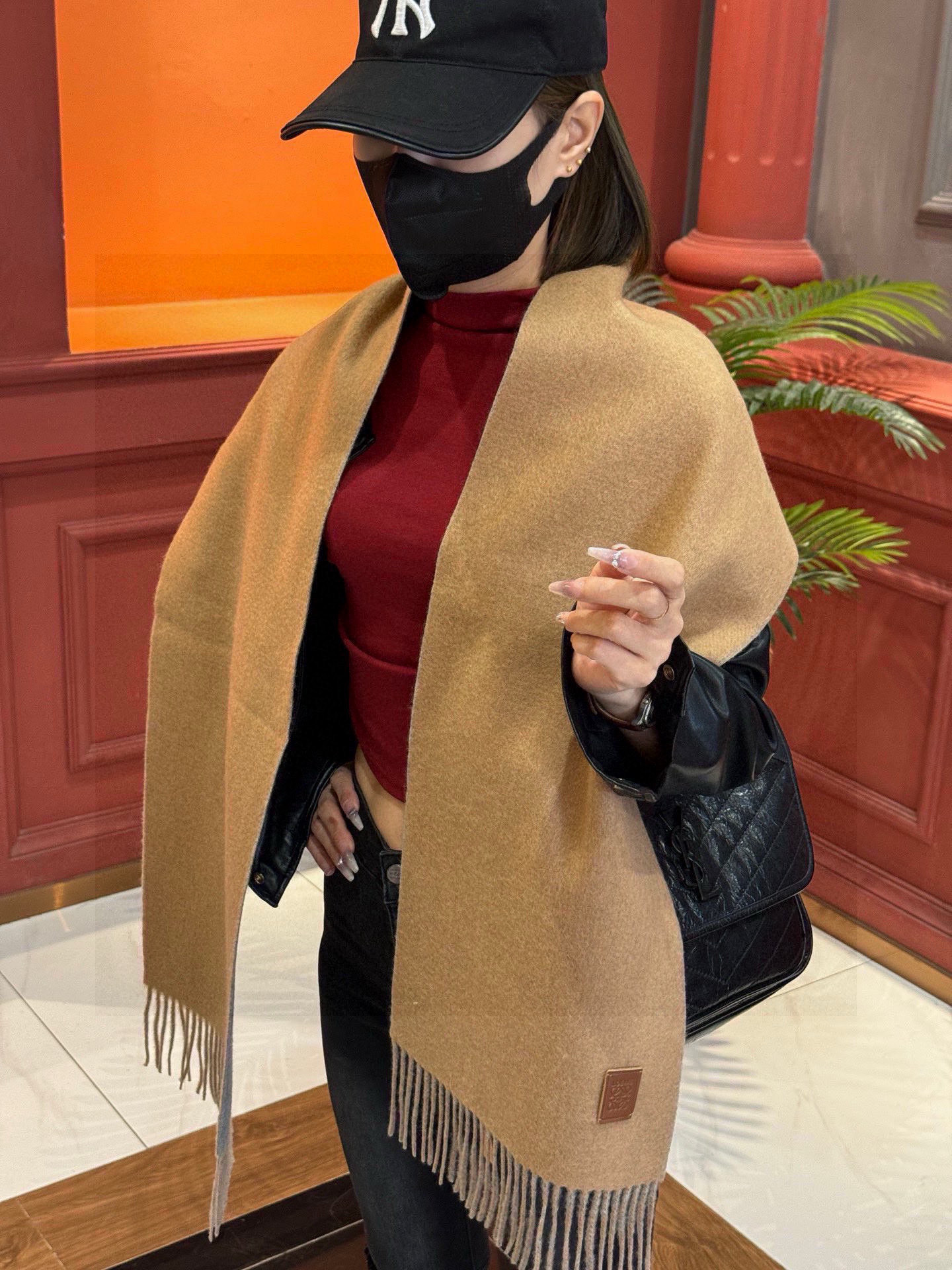  ✨✨太美了😍罗意威 情侣款 美到要尖叫😱专柜最新款🎊英伦欧美范儿 又是一款即时尚又实用的大围巾&长巾，