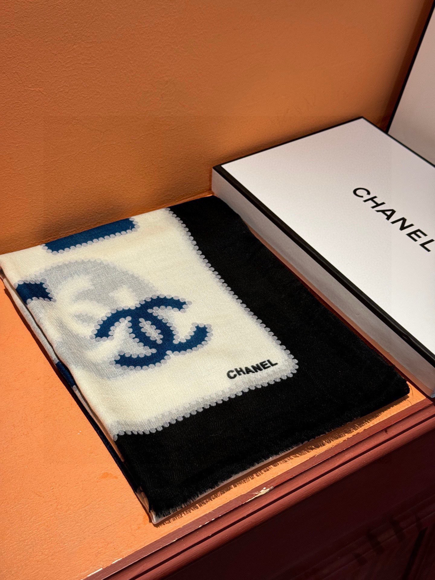  重点推荐！！！高级舒适时髦气质，相信我的就收吧！香奈儿这款触动内心的柔美围巾，无法模仿的颜色和气质！！