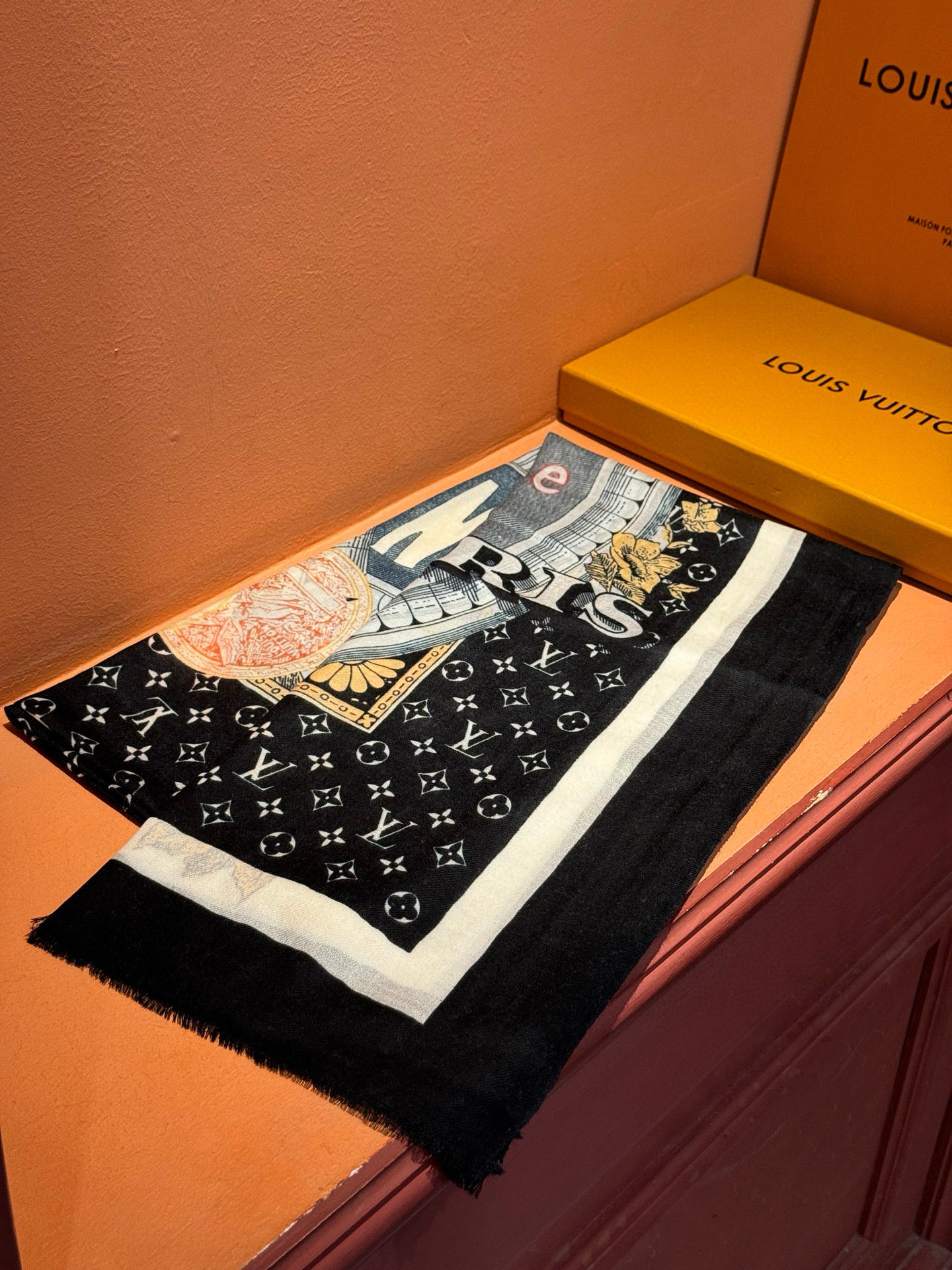   上新真心赞‼️【LV】薄羊绒长巾本款 羊绒长巾专柜同步‼️喷墨工艺呈现鲜活色彩。品质超级好‼️重磅巨