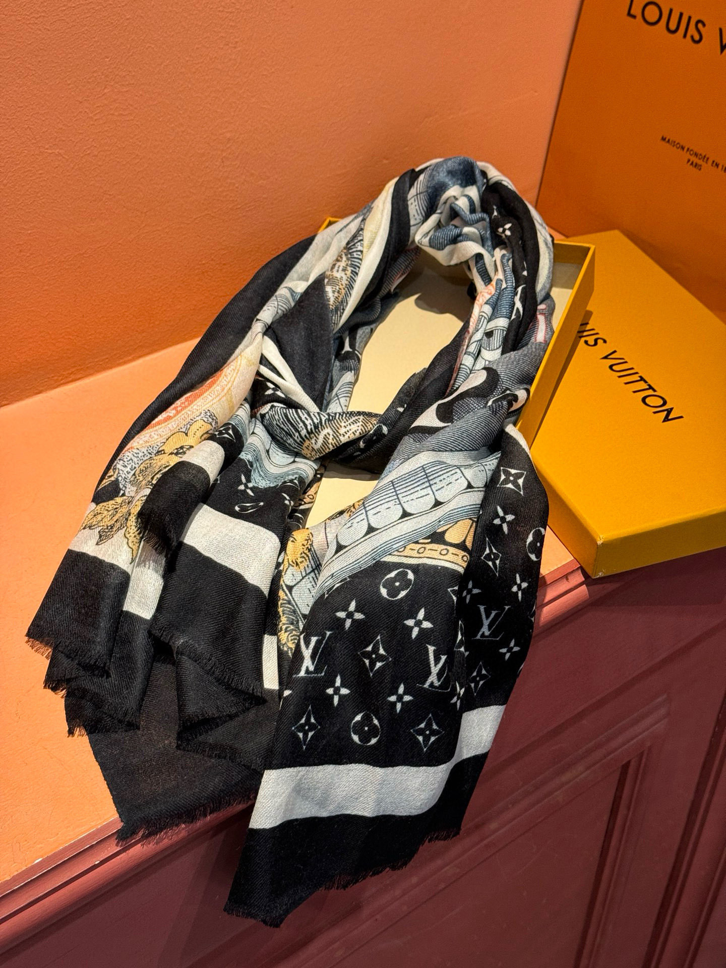   上新真心赞‼️【LV】薄羊绒长巾本款 羊绒长巾专柜同步‼️喷墨工艺呈现鲜活色彩。品质超级好‼️重磅巨