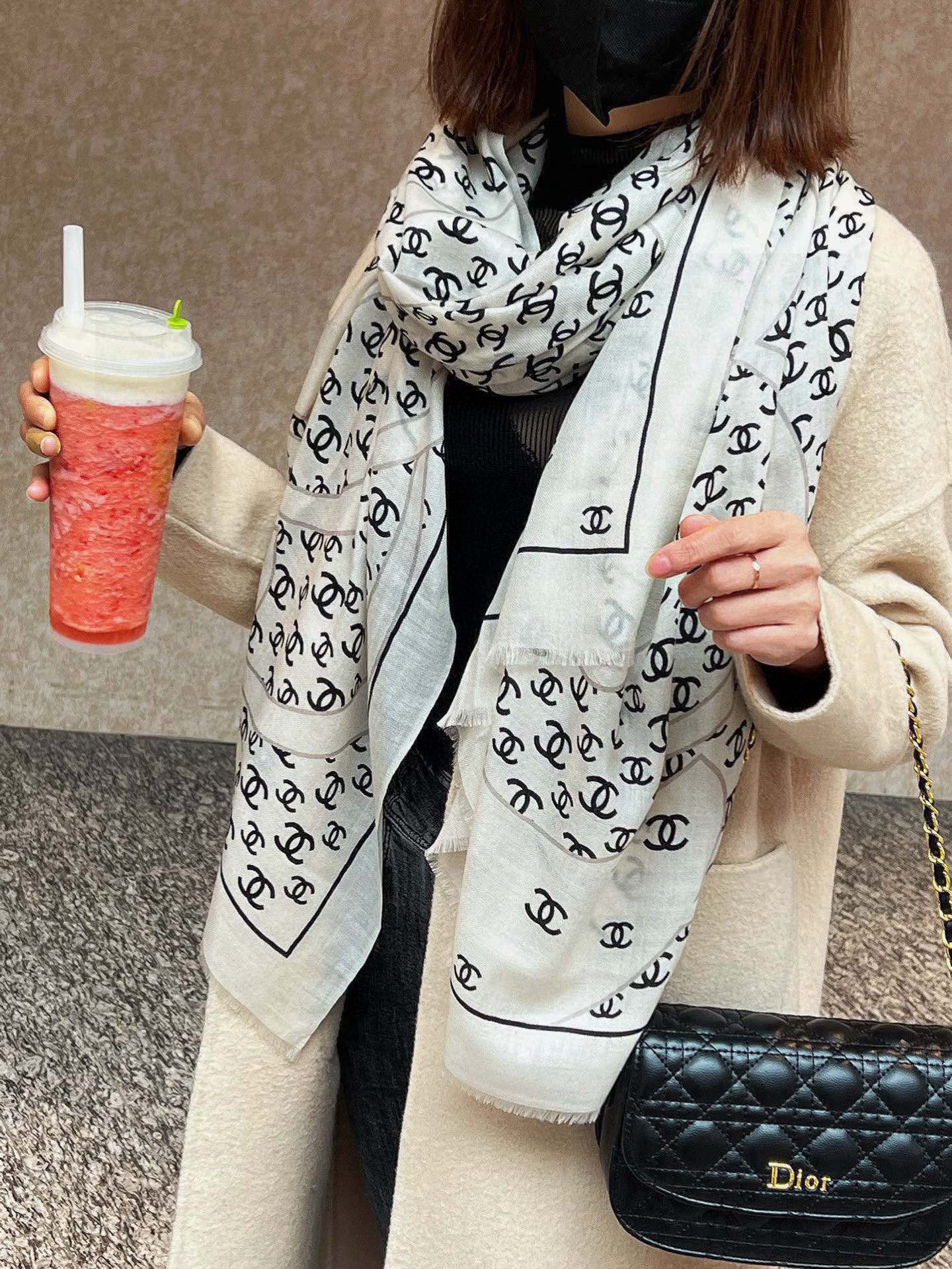  羊绒新款💞 新❤小香【山茶花长围巾】~超级抬气色！高级女人味！羊绒围巾也能这么美！！！这款双面花卉羊绒