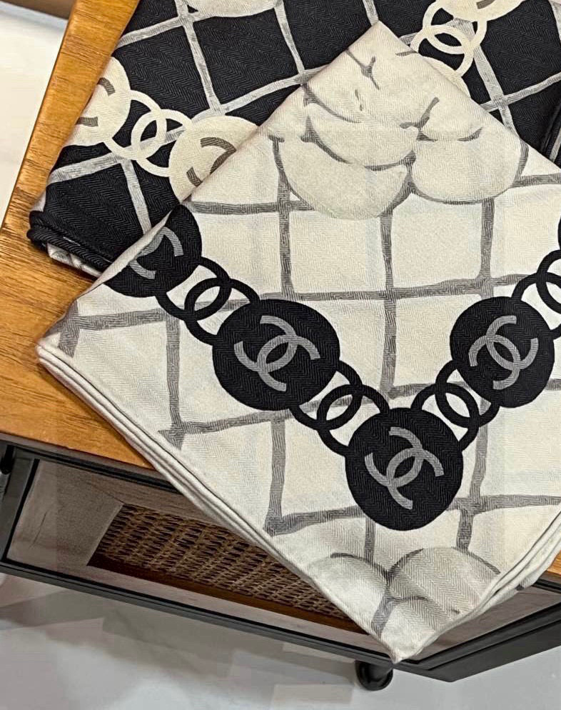 【致敬🫡经典】
coco Chanel 山茶花  
无需过多言语 爱的人都懂 
今年我们升级各方面
选用