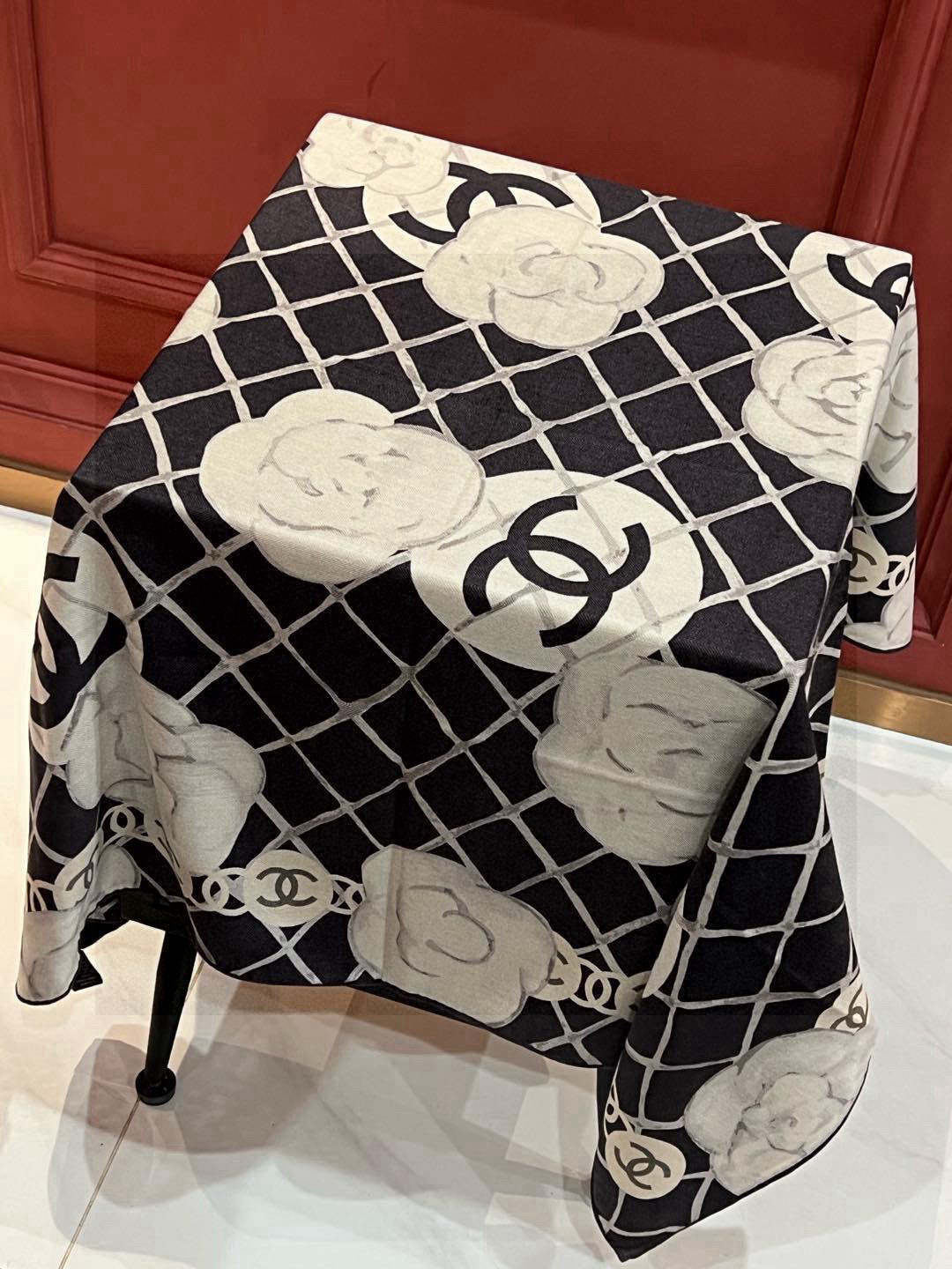 【致敬🫡经典】
coco Chanel 山茶花  
无需过多言语 爱的人都懂 
今年我们升级各方面
选用