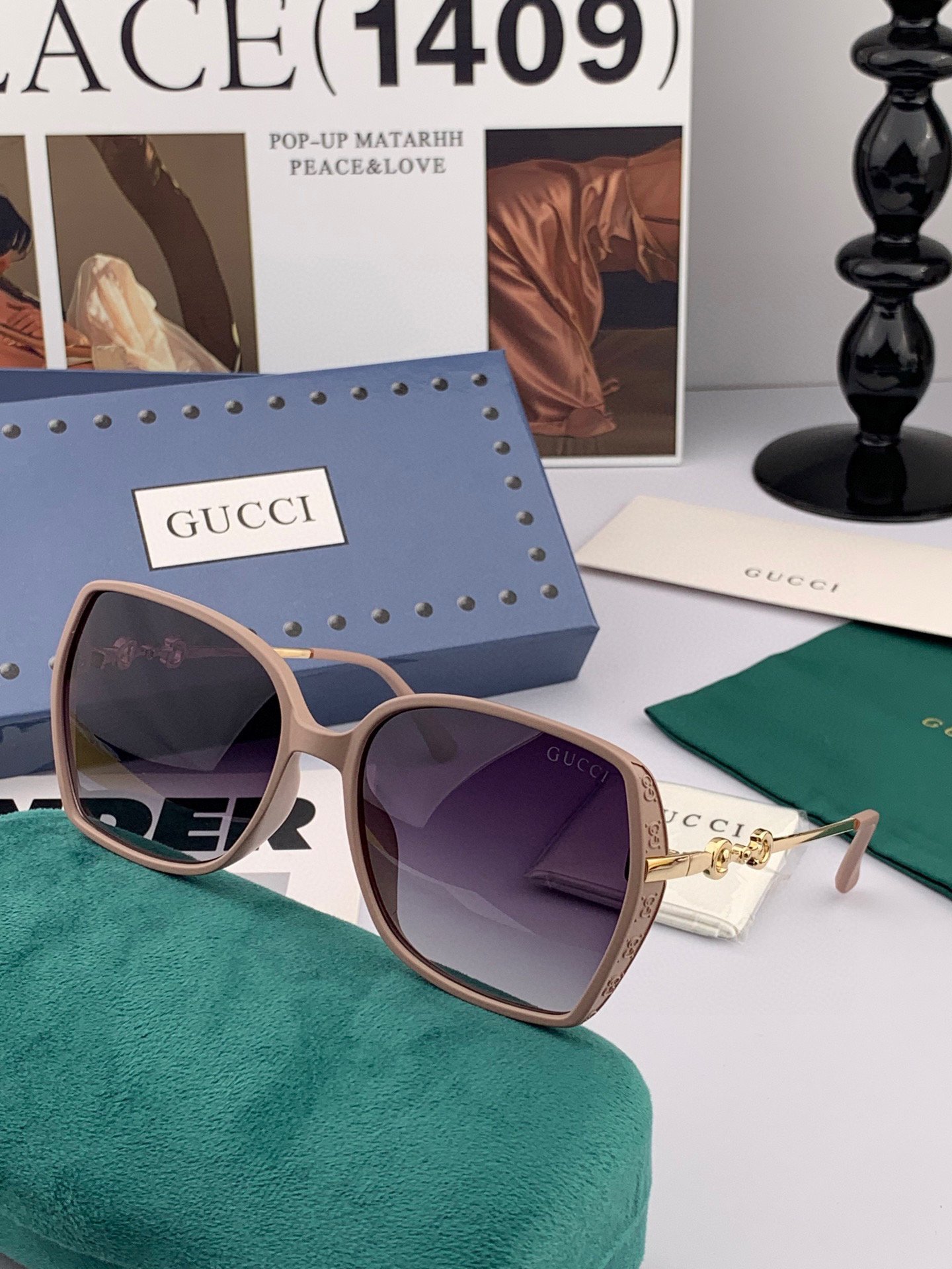  Gucci墨镜2025新款  。  方框设计再优雅的同时还能在视觉上修饰脸型，敲显脸小，不挑脸型 复古