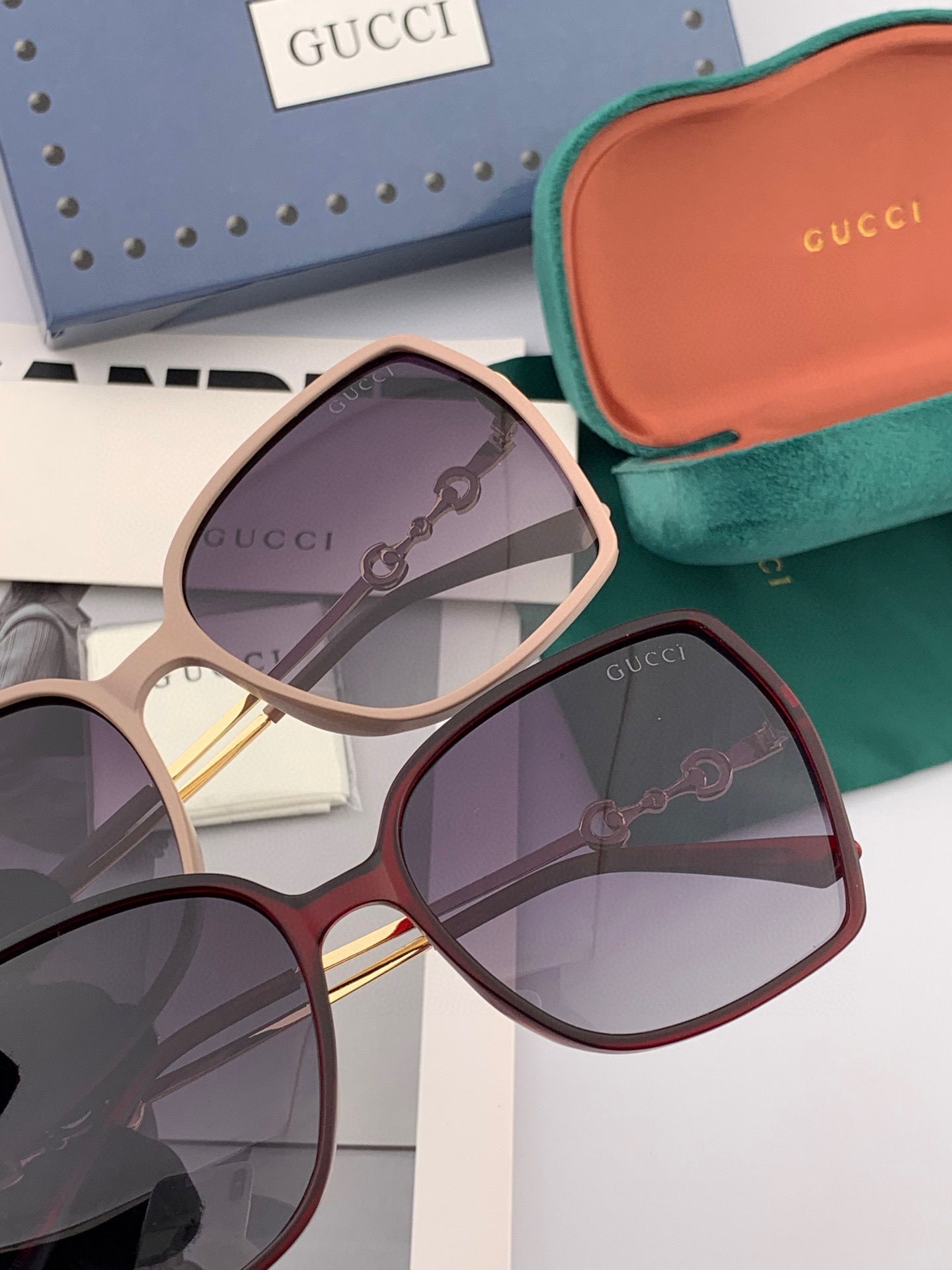  Gucci墨镜2025新款  。  方框设计再优雅的同时还能在视觉上修饰脸型，敲显脸小，不挑脸型 复古