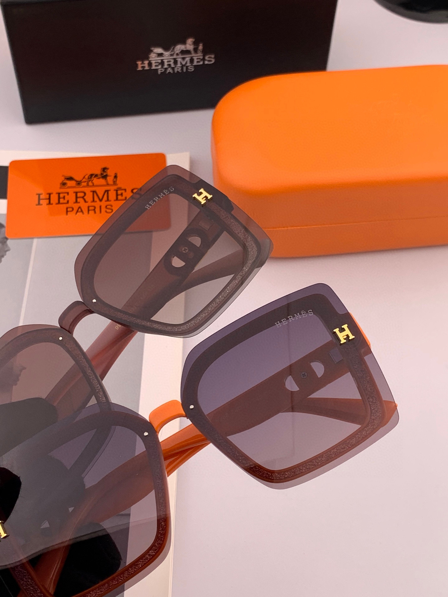   HERMES 爱马仕 2025开春新款🎈原版出货 网红超爆款💙经典奢华全球风强酷亲亲 时尚方框太阳镜