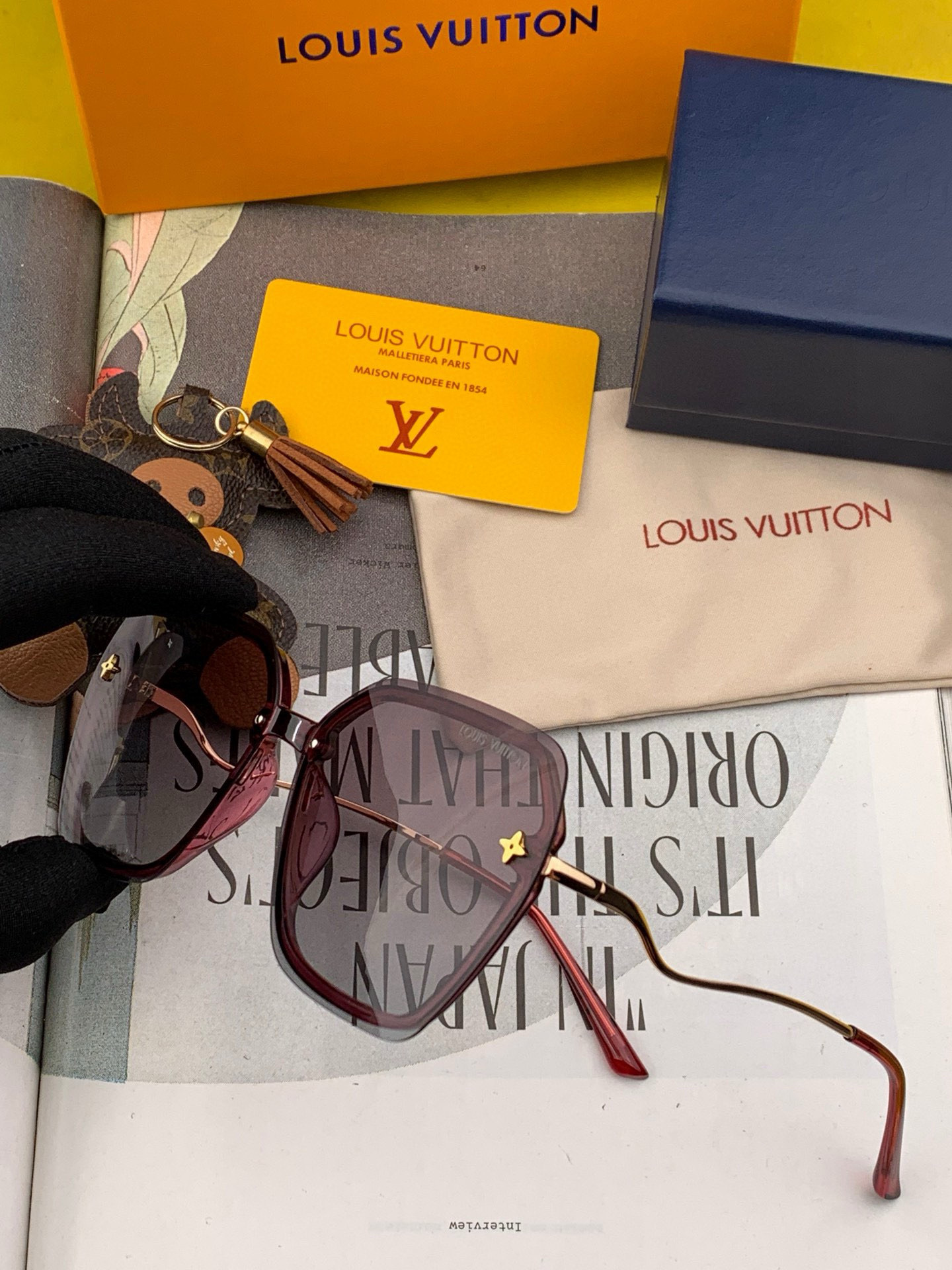   LV 太阳镜潮品官网模特同款 玫瑰玫瑰四叶草🍀精致个性设计简约时尚 高品质值得拥有绝对潮爆整个夏季 