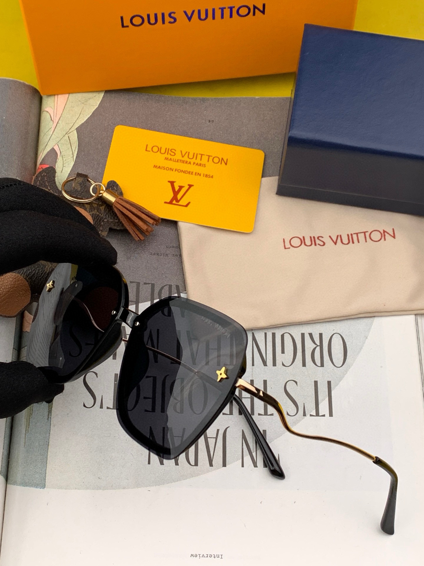   LV 太阳镜潮品官网模特同款 玫瑰玫瑰四叶草🍀精致个性设计简约时尚 高品质值得拥有绝对潮爆整个夏季 