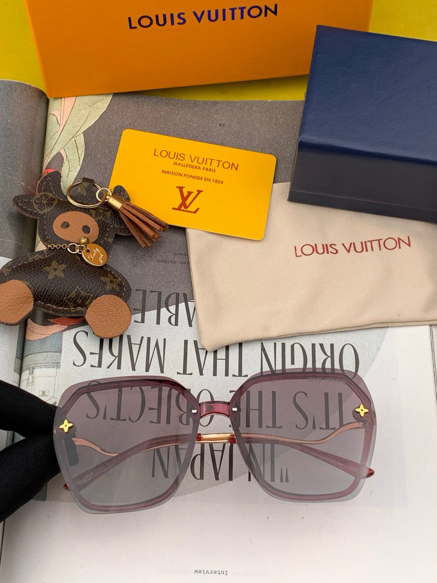   LV 太阳镜潮品官网模特同款 玫瑰玫瑰四叶草🍀精致个性设计简约时尚 高品质值得拥有绝对潮爆整个夏季 