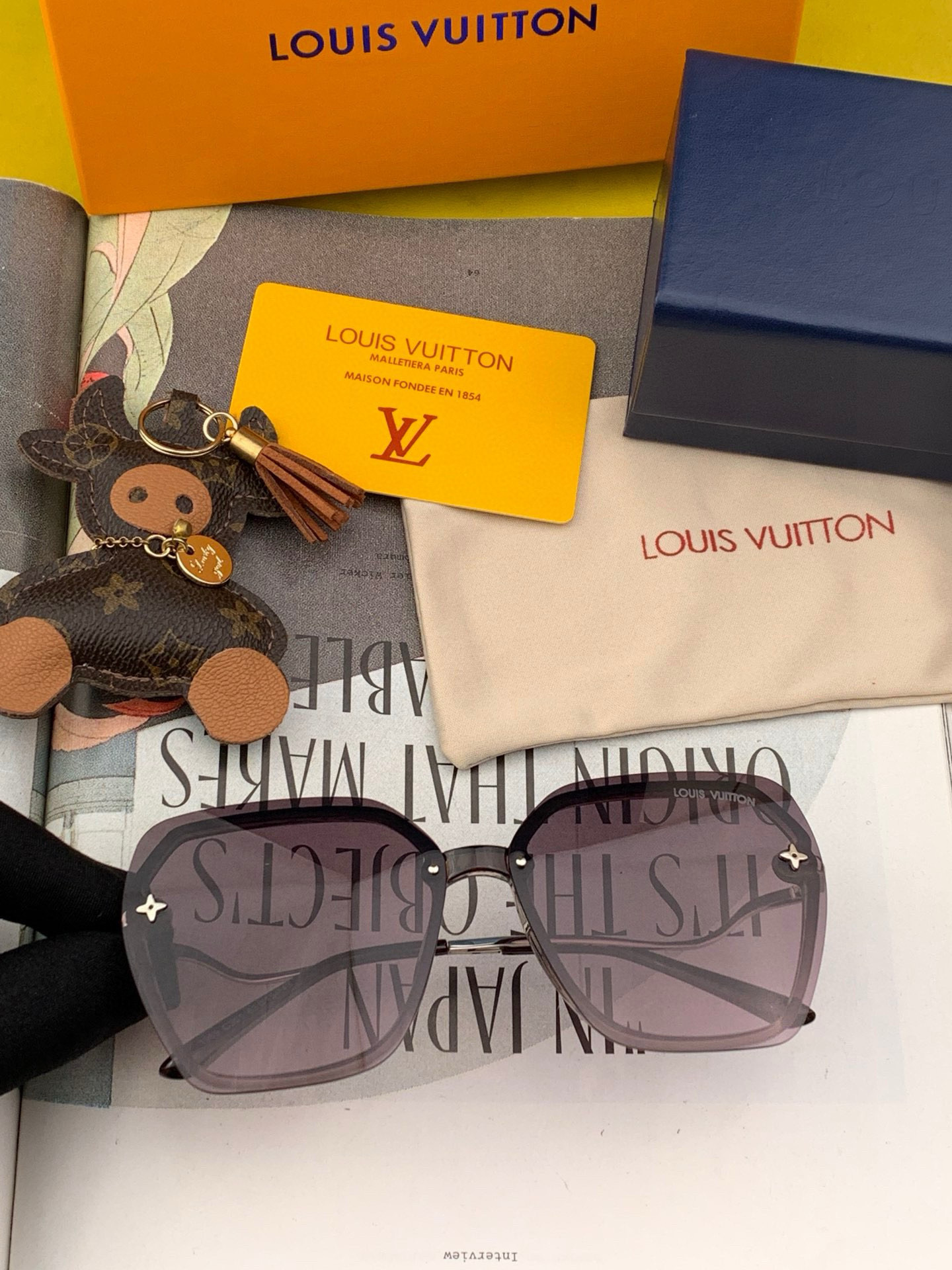   LV 太阳镜潮品官网模特同款 玫瑰玫瑰四叶草🍀精致个性设计简约时尚 高品质值得拥有绝对潮爆整个夏季 