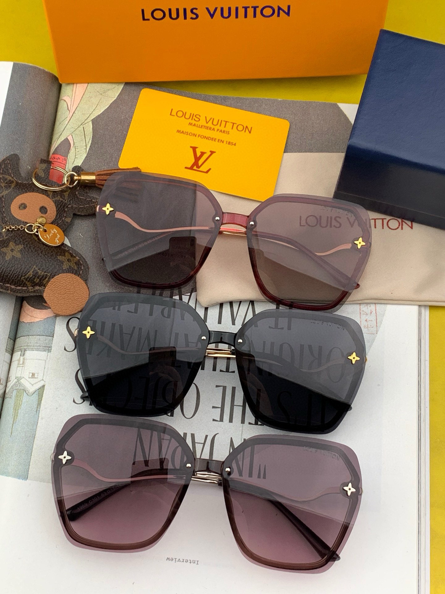   LV 太阳镜潮品官网模特同款 玫瑰玫瑰四叶草🍀精致个性设计简约时尚 高品质值得拥有绝对潮爆整个夏季 