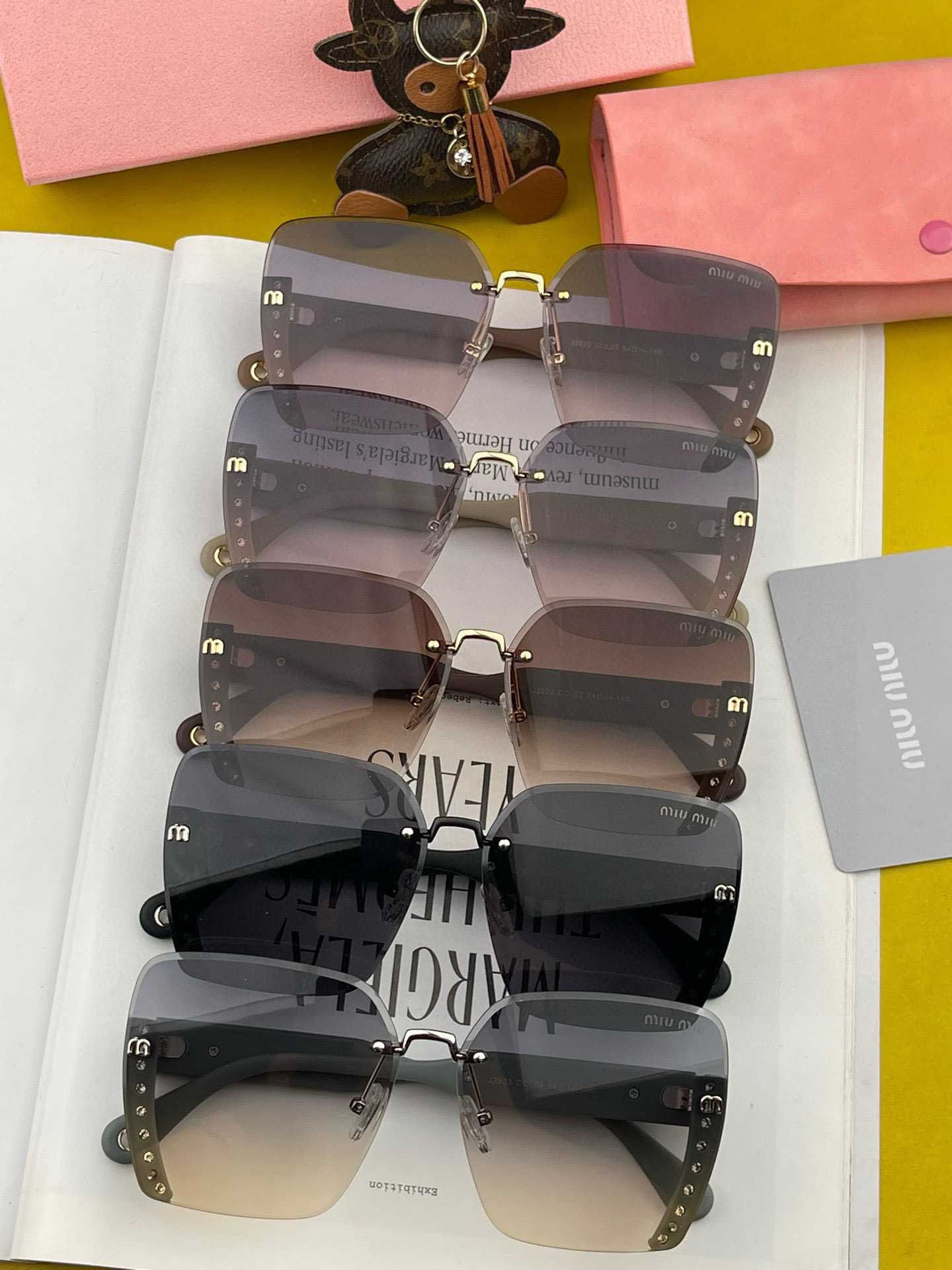   MIUMIU/缪缪🖇🖇2025开春新款🌟闪耀新款璀璨登台 ❤❤太阳镜潮品 精致个性设计简约时尚 专柜