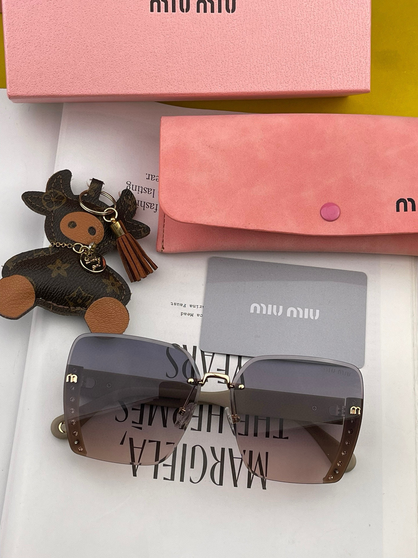   MIUMIU/缪缪🖇🖇2025开春新款🌟闪耀新款璀璨登台 ❤❤太阳镜潮品 精致个性设计简约时尚 专柜