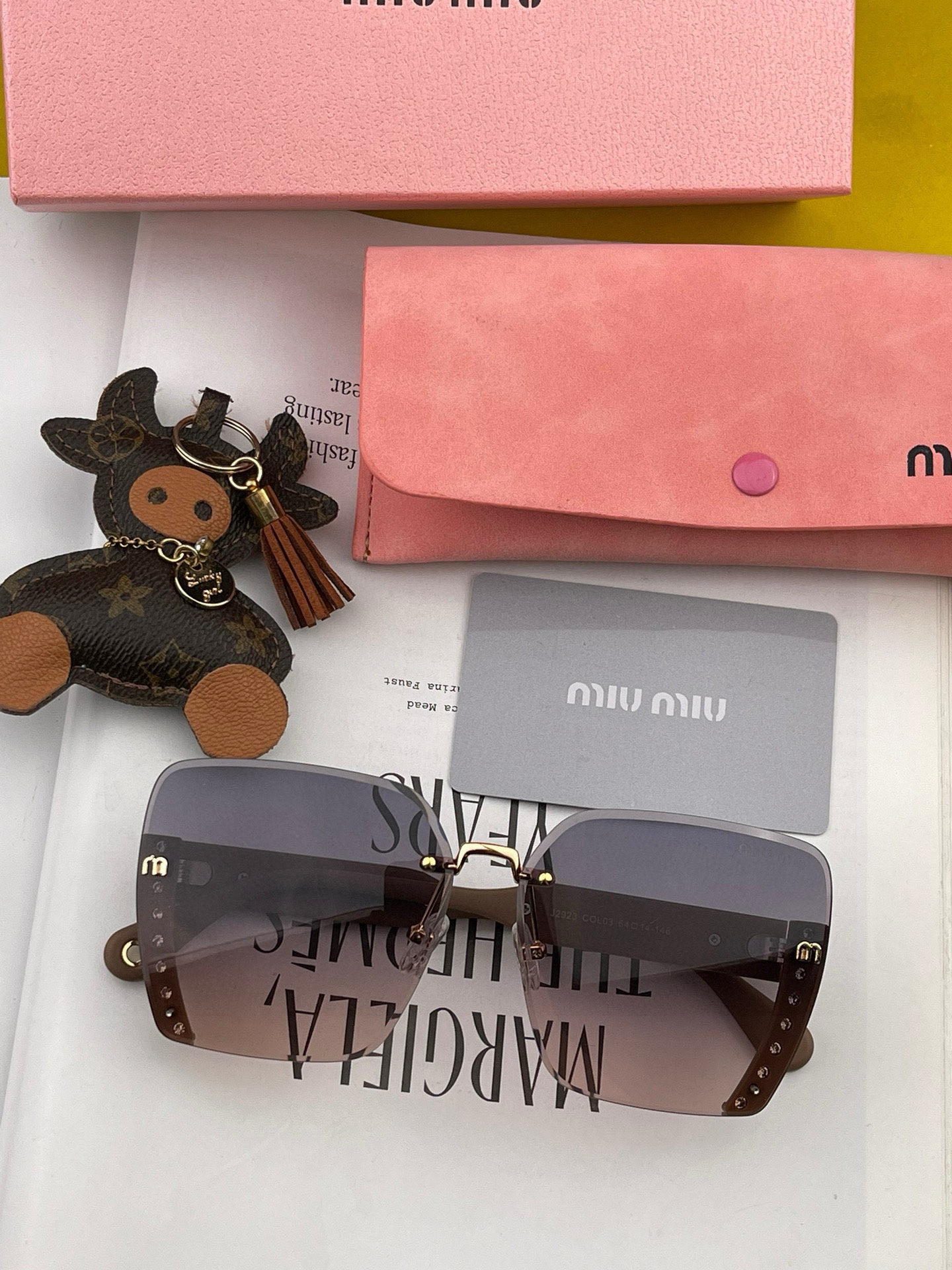   MIUMIU/缪缪🖇🖇2025开春新款🌟闪耀新款璀璨登台 ❤❤太阳镜潮品 精致个性设计简约时尚 专柜