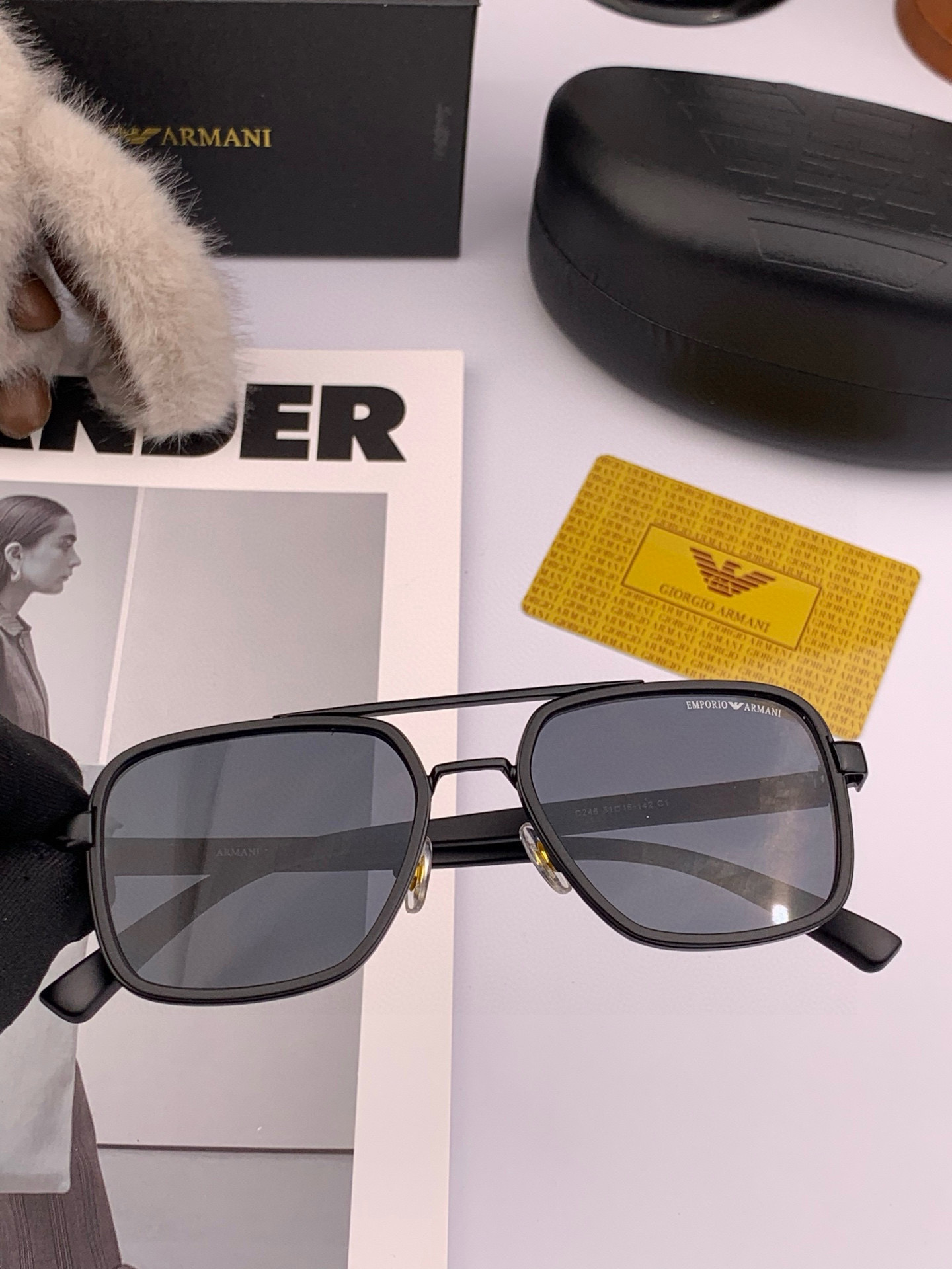  【阿玛尼】2025新款超百搭金属太阳镜、造型轮廓超大镜框完美修饰脸型，时尚超级百搭 ！型号：A624