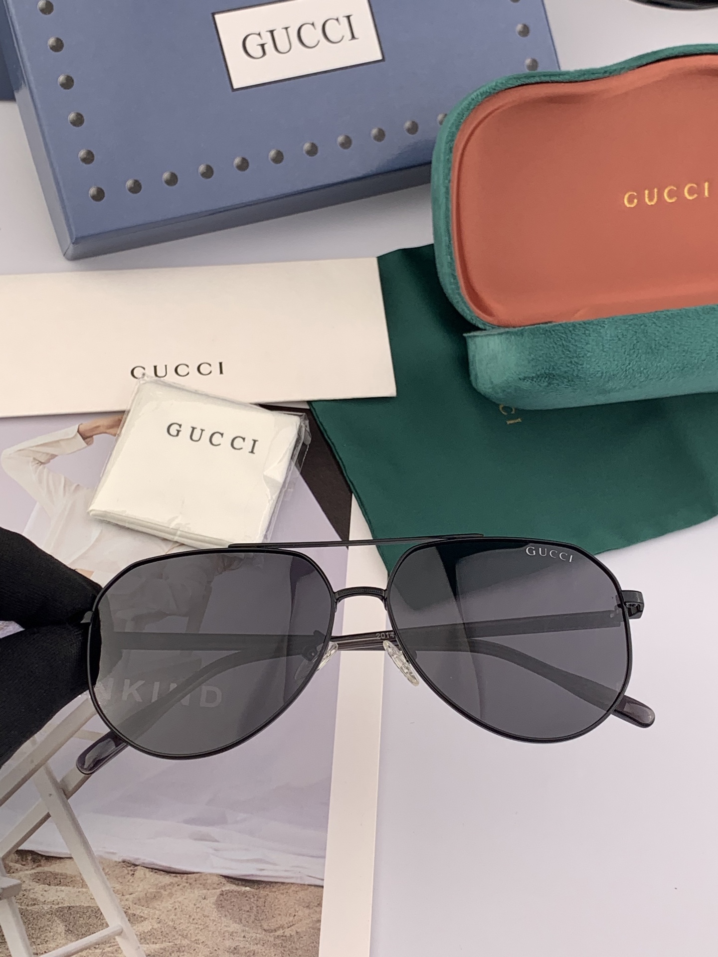   Gucci 。  高品质男女款墨镜   👍 进口宝丽来偏光镜片  。蛤蟆镜 开车钓鱼都可 。百搭显瘦