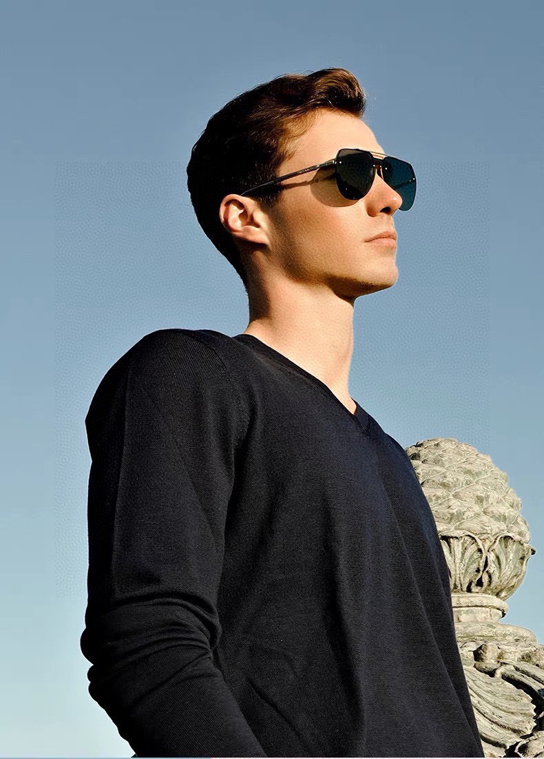   GUCCI 官网同步。  高品质男女款墨镜   👍 进口宝丽来偏光镜片  。蛤蟆镜 开车钓鱼都可 。