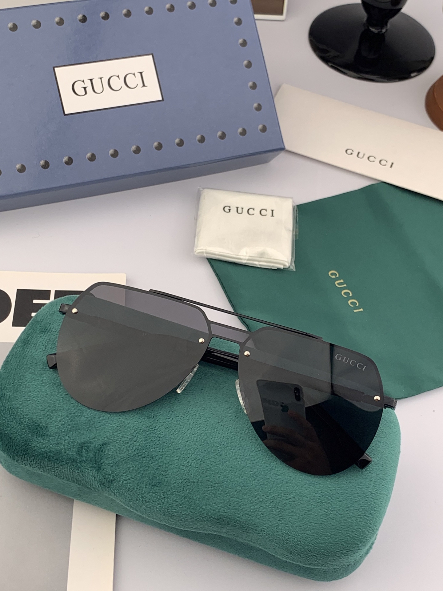   GUCCI 官网同步。  高品质男女款墨镜   👍 进口宝丽来偏光镜片  。蛤蟆镜 开车钓鱼都可 。