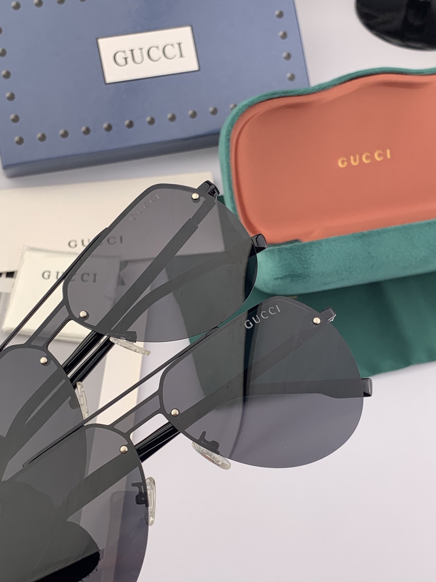   GUCCI 官网同步。  高品质男女款墨镜   👍 进口宝丽来偏光镜片  。蛤蟆镜 开车钓鱼都可 。