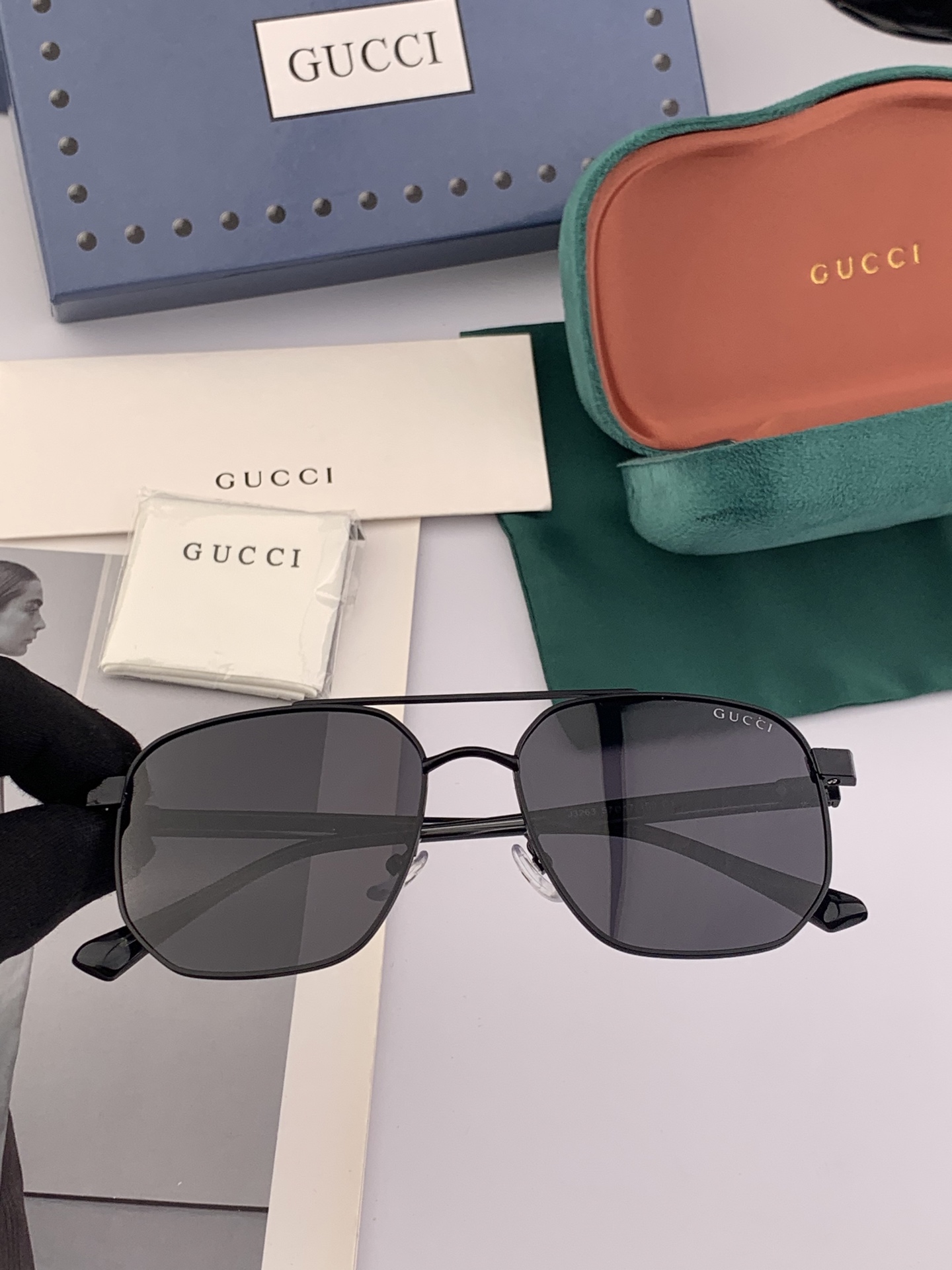   GUCCI 官网同步。  高品质男女款墨镜   👍 进口宝丽来偏光镜片  。蛤蟆镜 开车钓鱼都可 。