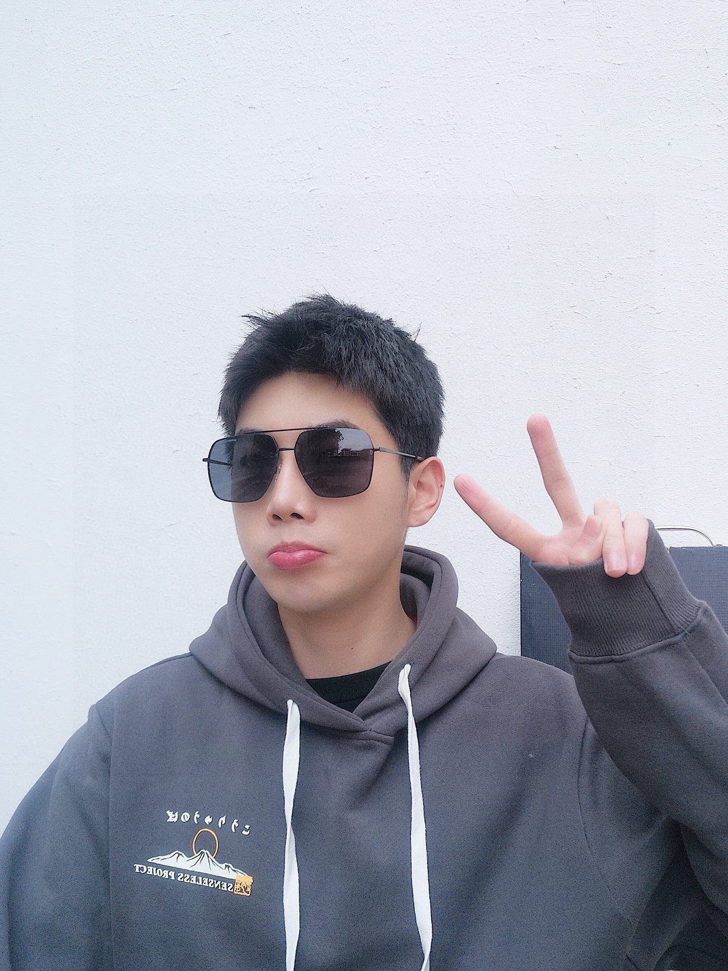        阿玛尼男款炫彩飞行员偏光太阳镜 ❤️材质：高清尼龙加厚卡槽高清偏光镜片 🌹无边框镜架💕颜👍