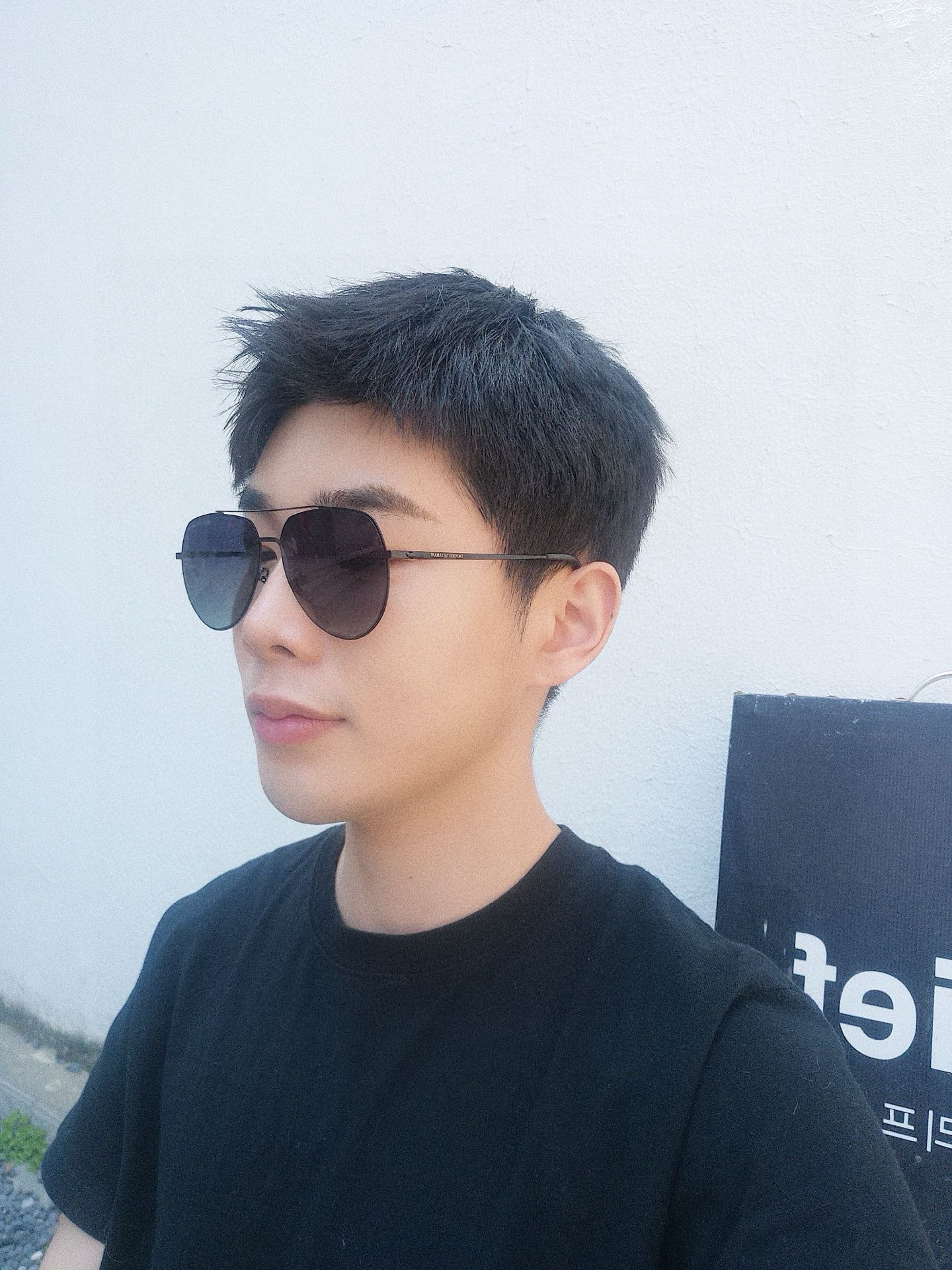        阿玛尼男款炫彩飞行员偏光太阳镜 ❤️材质：高清尼龙加厚卡槽高清偏光镜片 🌹无边框镜架💕颜👍