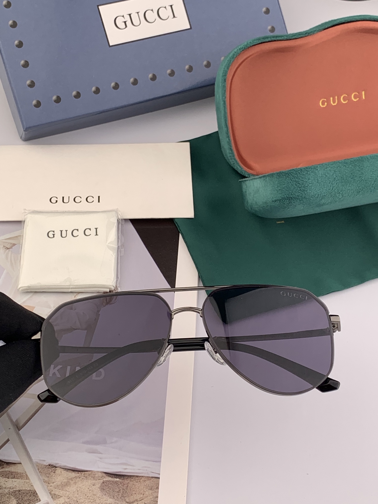         GUCCI 男款炫彩飞行员偏光太阳镜 ❤️材质：高清尼龙加厚卡槽高清偏光镜片 🌹无边框镜