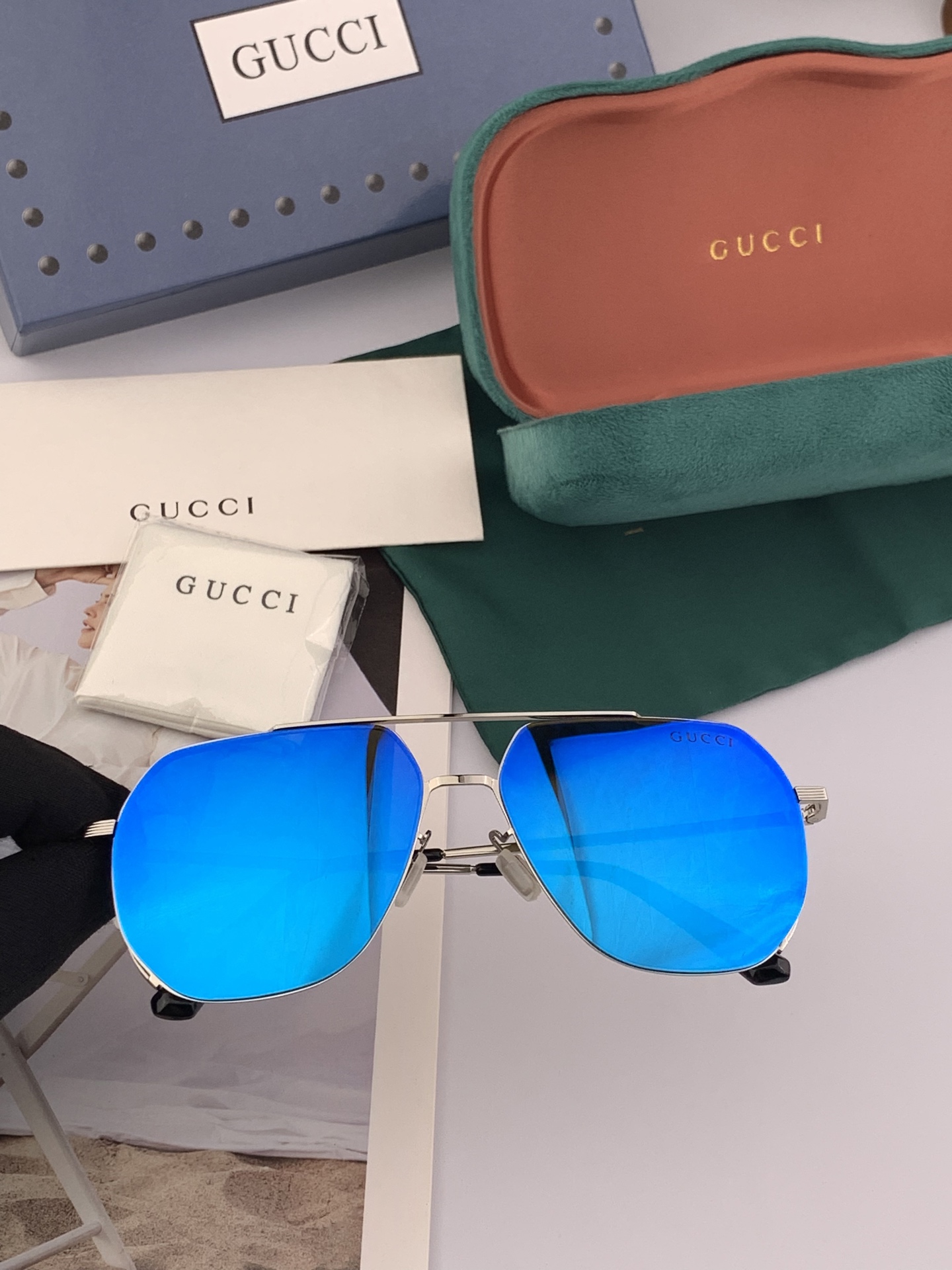         GUCCI 男款炫彩飞行员偏光太阳镜 ❤️材质：高清尼龙加厚卡槽高清偏光镜片 🌹无边框镜