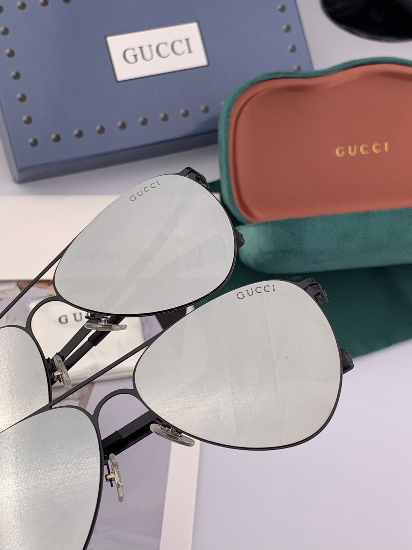         GUCCI 2025新款超轻无螺丝压不坏系列情侣款太阳镜高清尼龙镜片 商务旅行版 绅士高