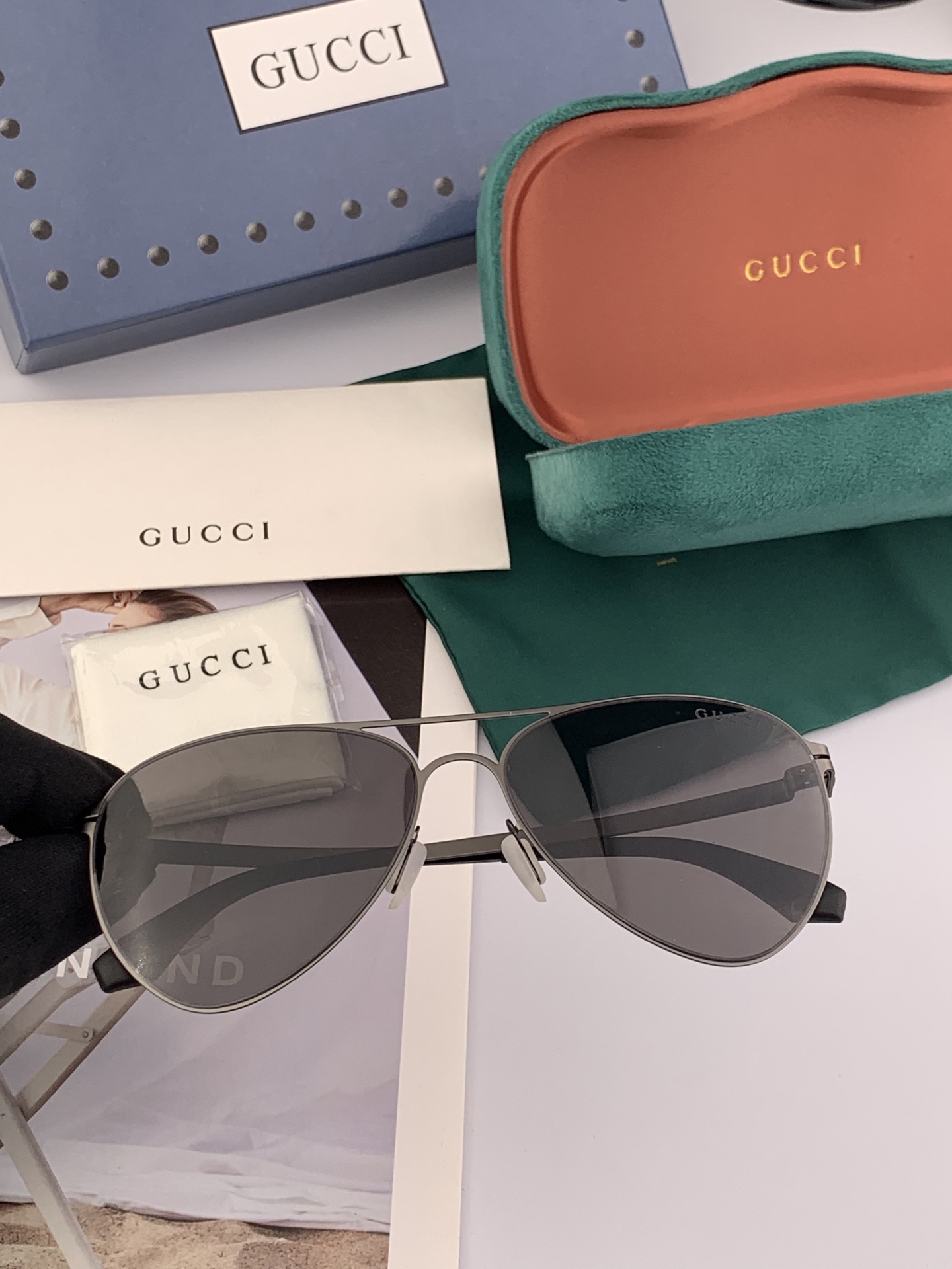         GUCCI 2025新款超轻无螺丝压不坏系列情侣款太阳镜高清尼龙镜片 商务旅行版 绅士高