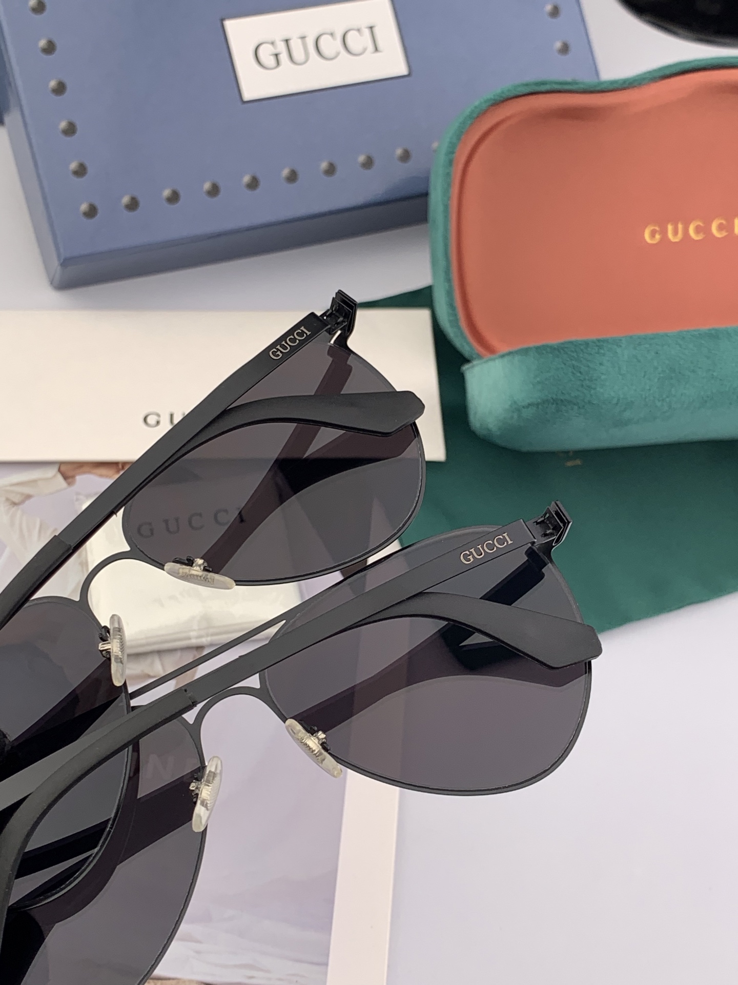         GUCCI 2025新款超轻无螺丝压不坏系列情侣款太阳镜高清尼龙镜片 商务旅行版 绅士高