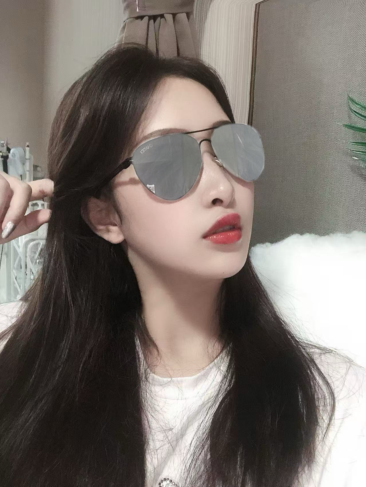         GUCCI 2025新款超轻无螺丝压不坏系列情侣款太阳镜高清尼龙镜片 商务旅行版 绅士高