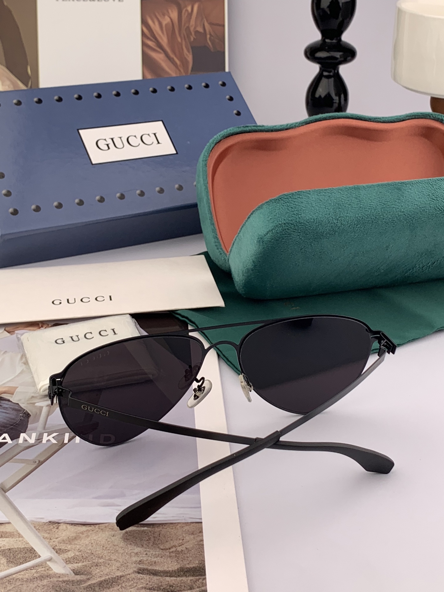         GUCCI 2025新款超轻无螺丝压不坏系列情侣款太阳镜高清尼龙镜片 商务旅行版 绅士高