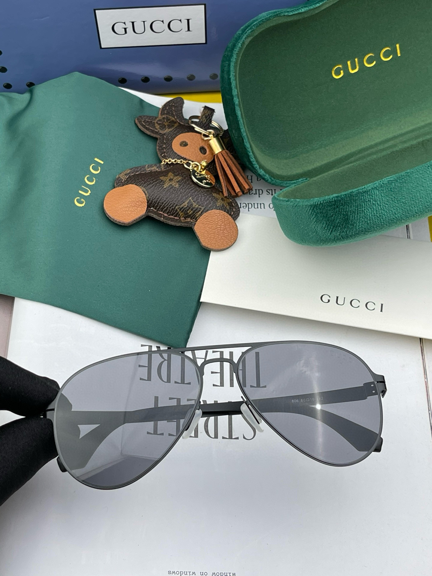 （Gucci） 2025开春夏新款超轻无螺丝压不坏系列情侣款太阳镜高清尼龙镜片🦅完美品质，适合各种脸型，