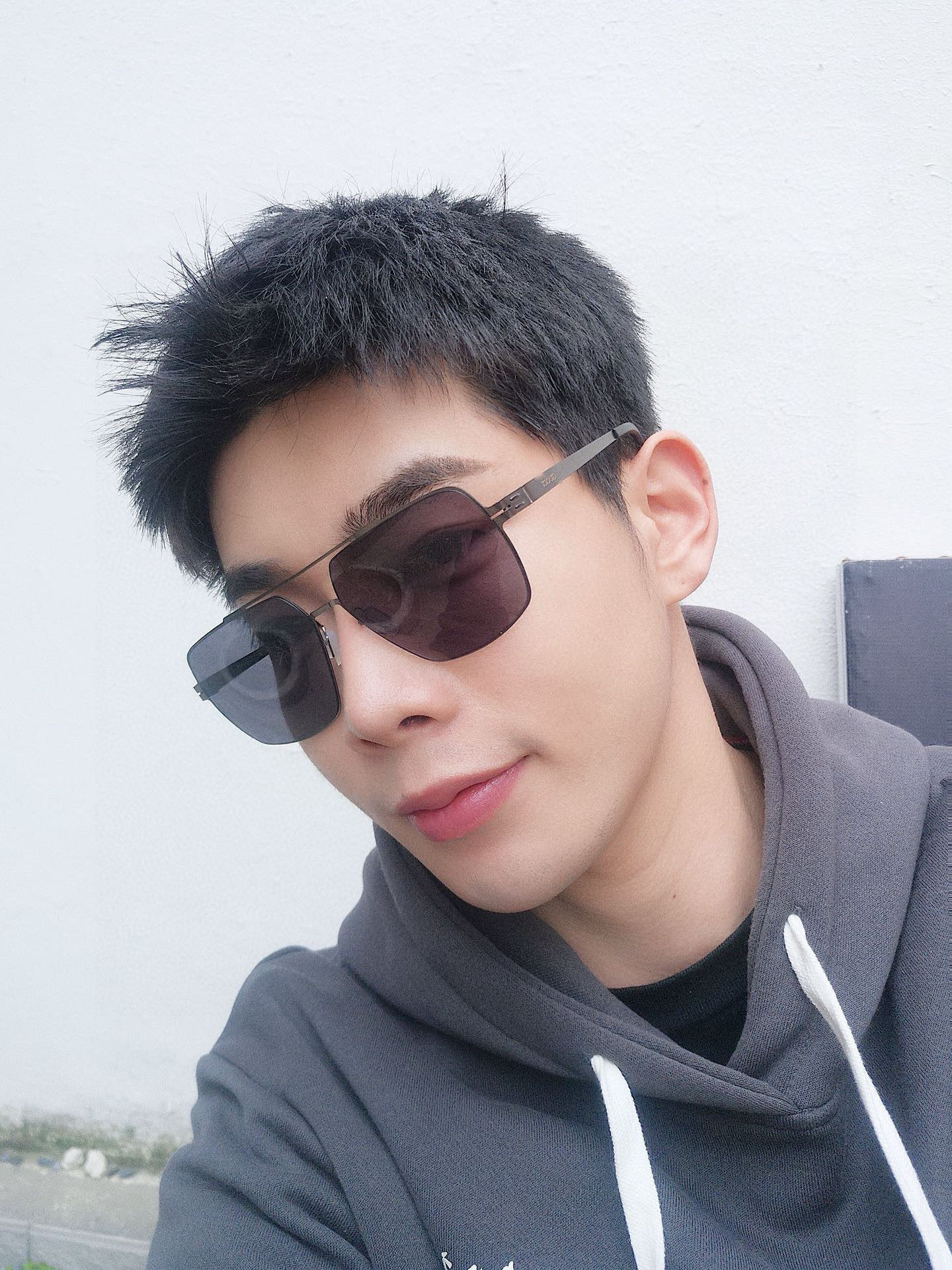      GUCC* 新款男女情侣款太阳iP电镀永不褪色 卖点：超轻超有弹性整幅眼镜无螺丝重要的是压不坏