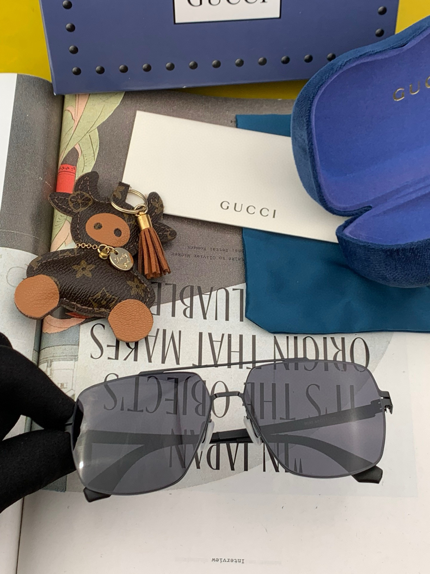      GUCC* 新款男女情侣款太阳iP电镀永不褪色 卖点：超轻超有弹性整幅眼镜无螺丝重要的是压不坏