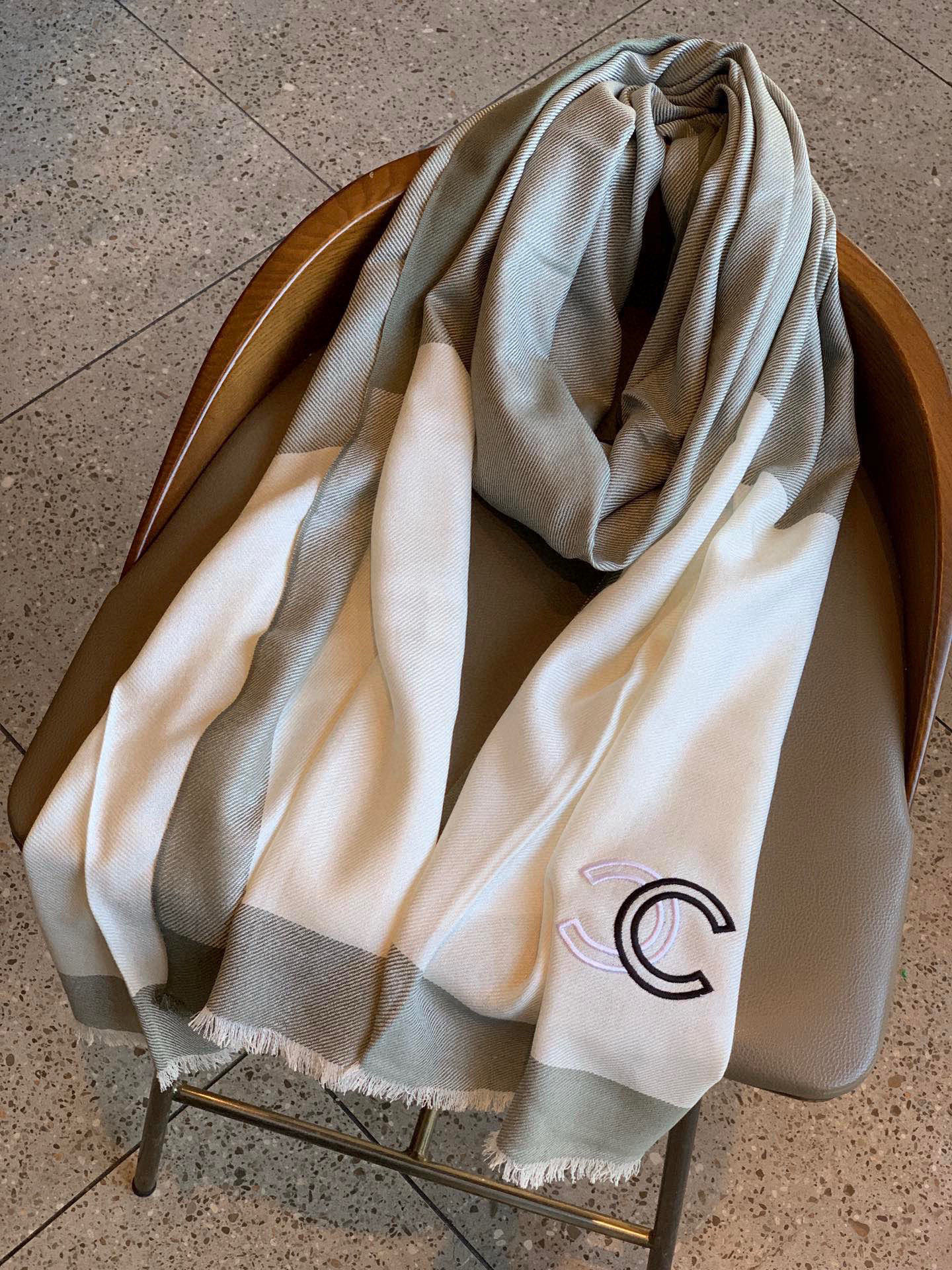    香奈儿 秋冬新款，绝对顶级品质 非常提升品位⚠️【超级完美的配色】⚠️专柜限量色非常奢华，，时尚又