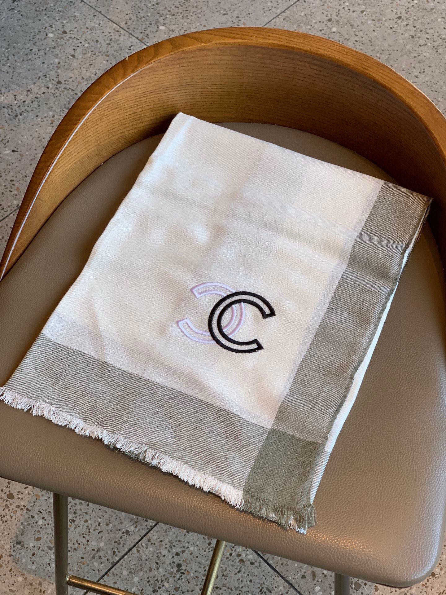    香奈儿 秋冬新款，绝对顶级品质 非常提升品位⚠️【超级完美的配色】⚠️专柜限量色非常奢华，，时尚又